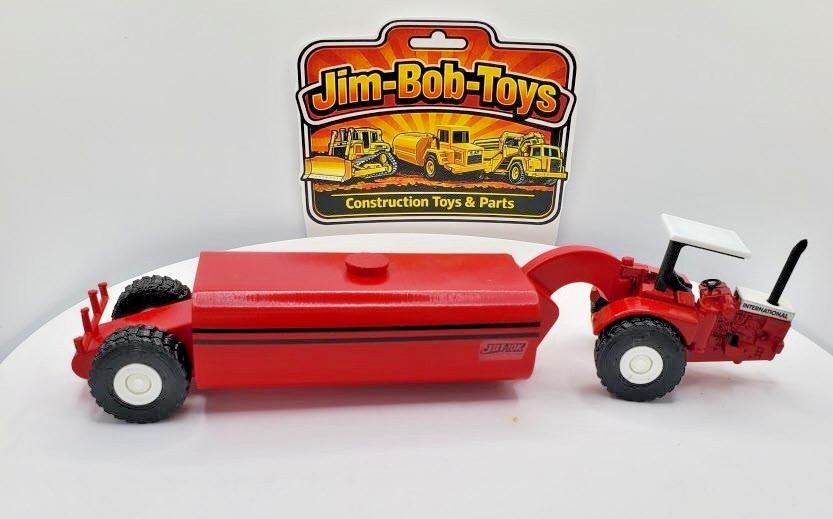 Custom Water‑Hauler & Ertl IH 412B Prime Mover (1/64 Scale)