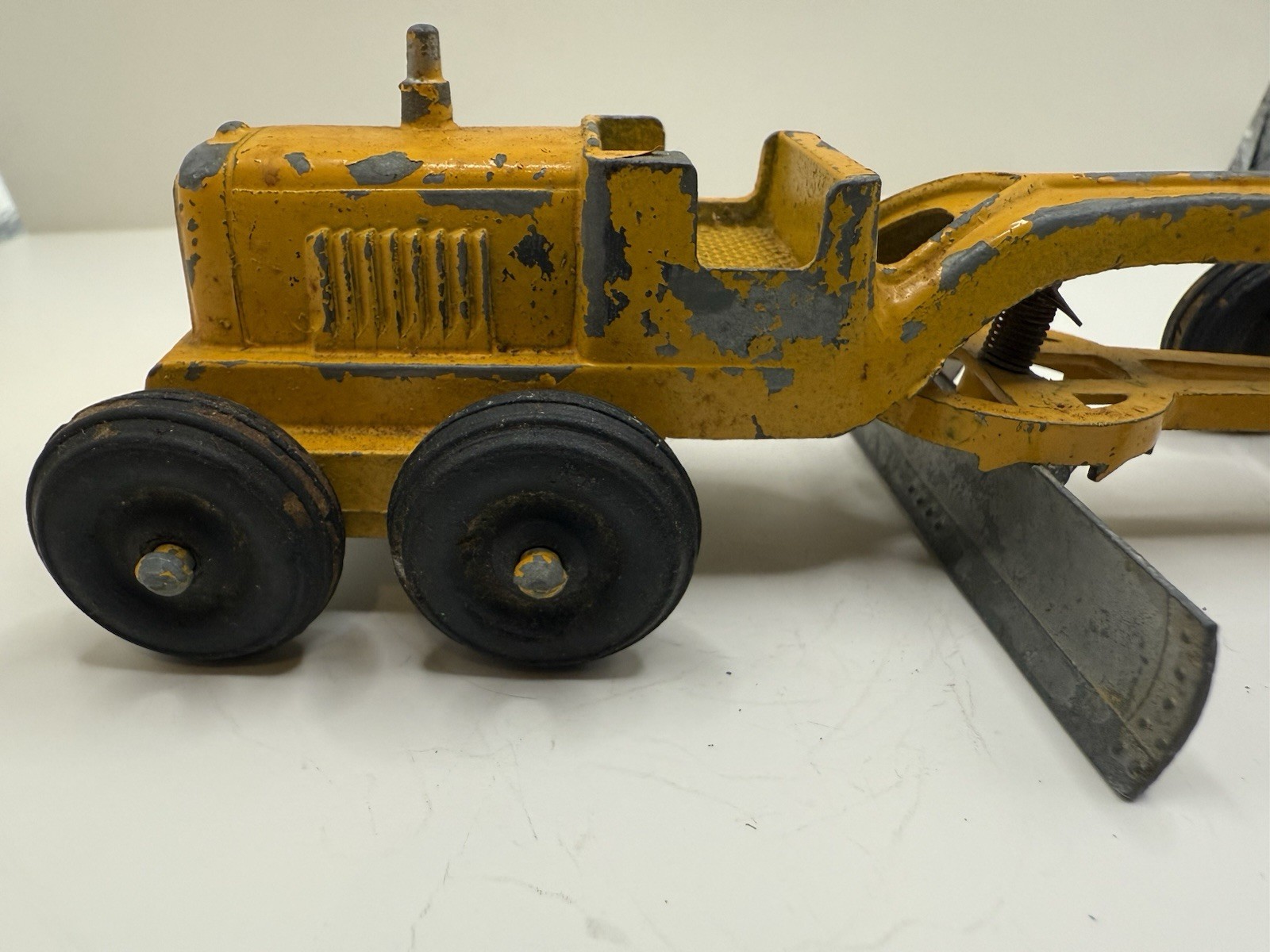 VINTAGE TOOTSIETOY CATERPILLAR ROAD GRADER