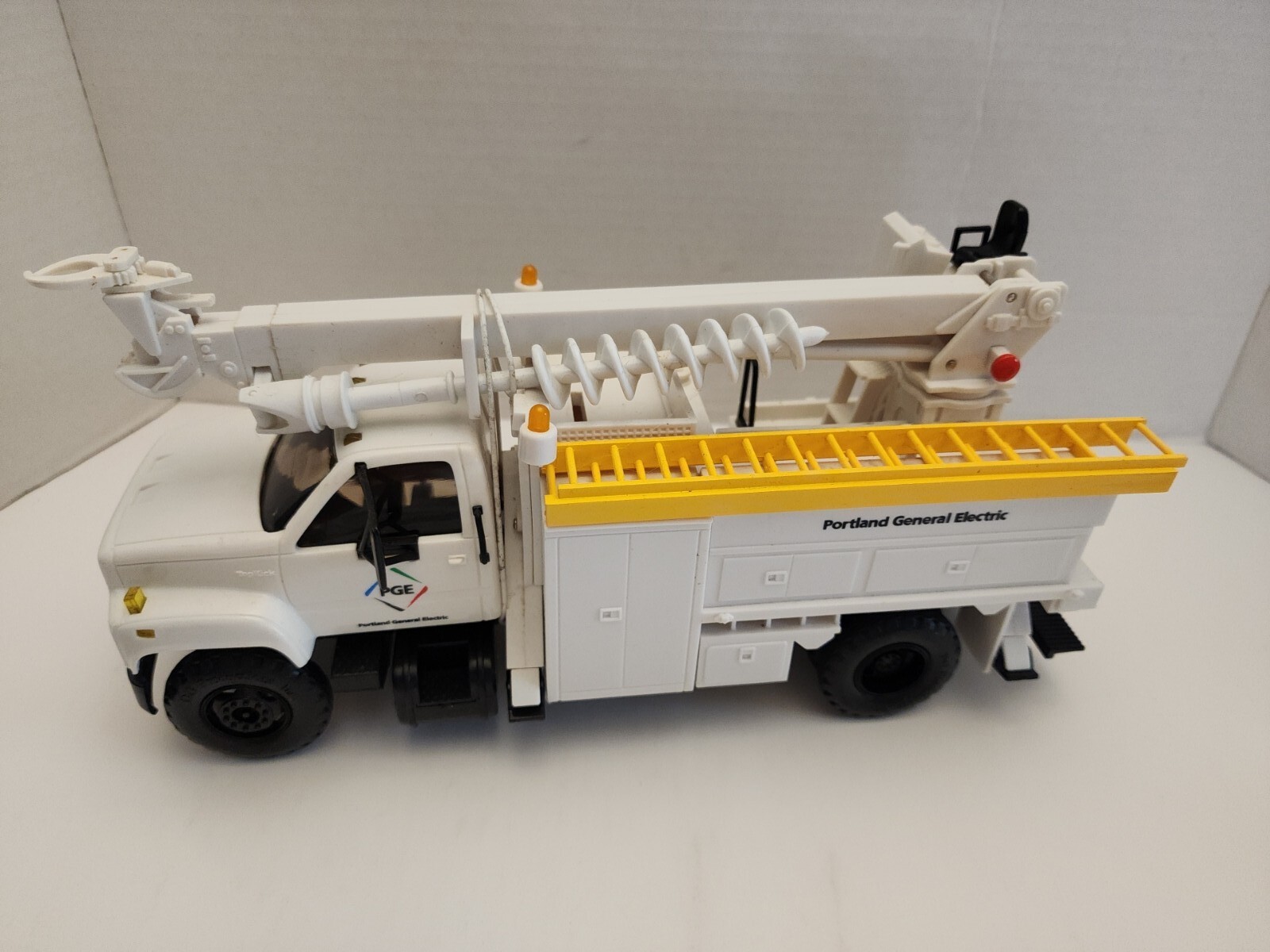 11&Prime; DG PRODUCTIONS-1996-2-1 Portland General Pole Setter Auger Digger Truck