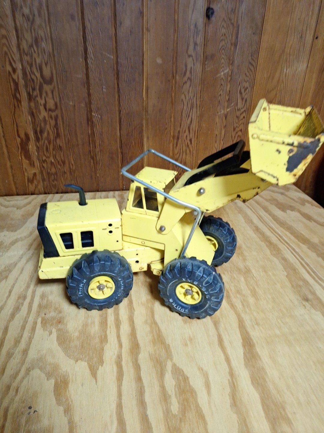 Vintage 1970&rsquo;s Mighty TONKA XMB-975 Pressed Steel Front End Loader Works Great