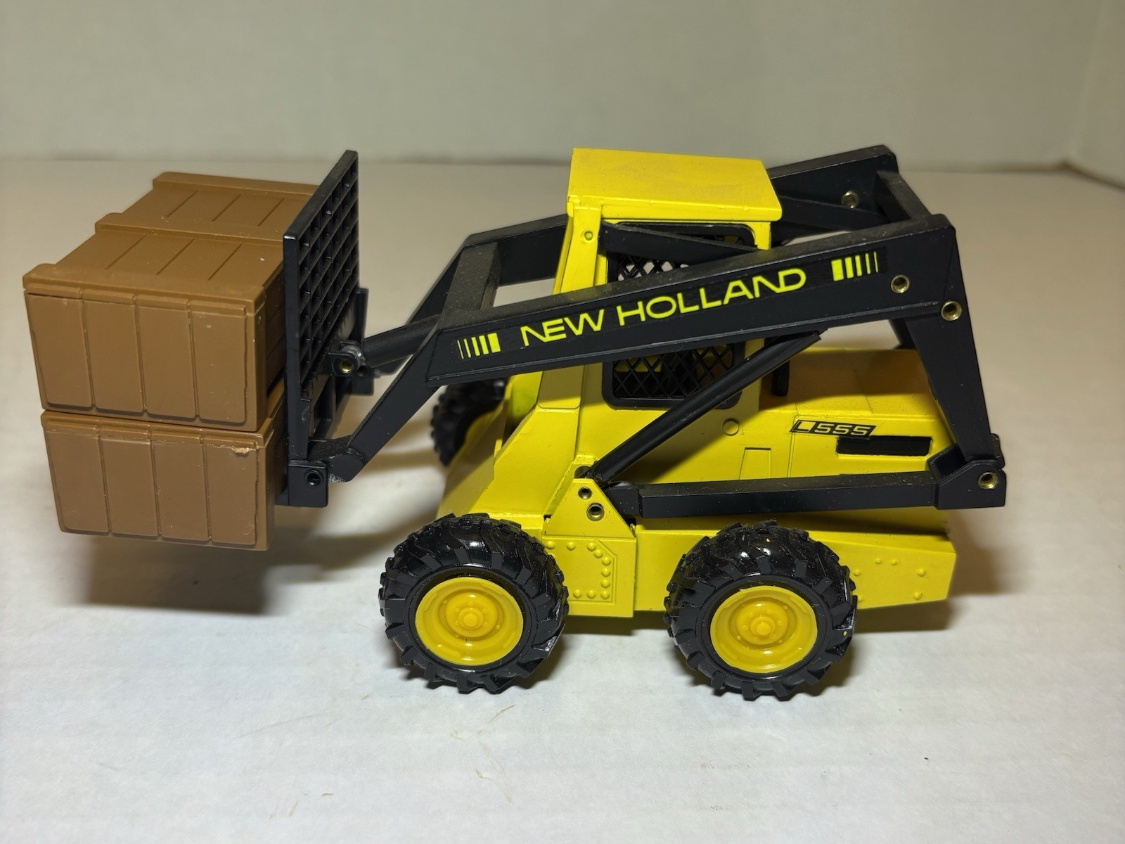 NZG New Holland L-555 Super Boom Loader, Diecast 1/25