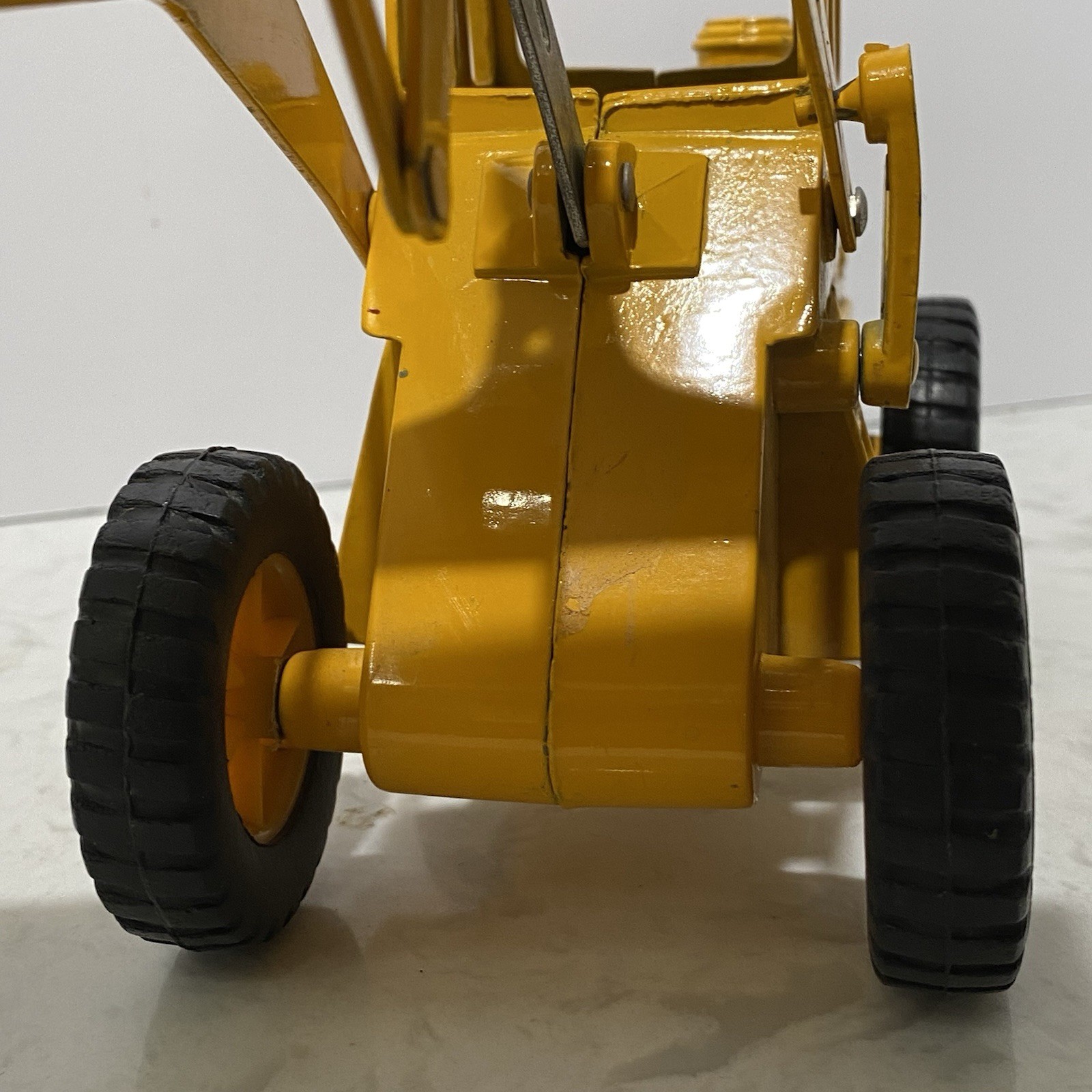 ERTL International Harvester IH Hough Payloader Articulated Bucket Loader