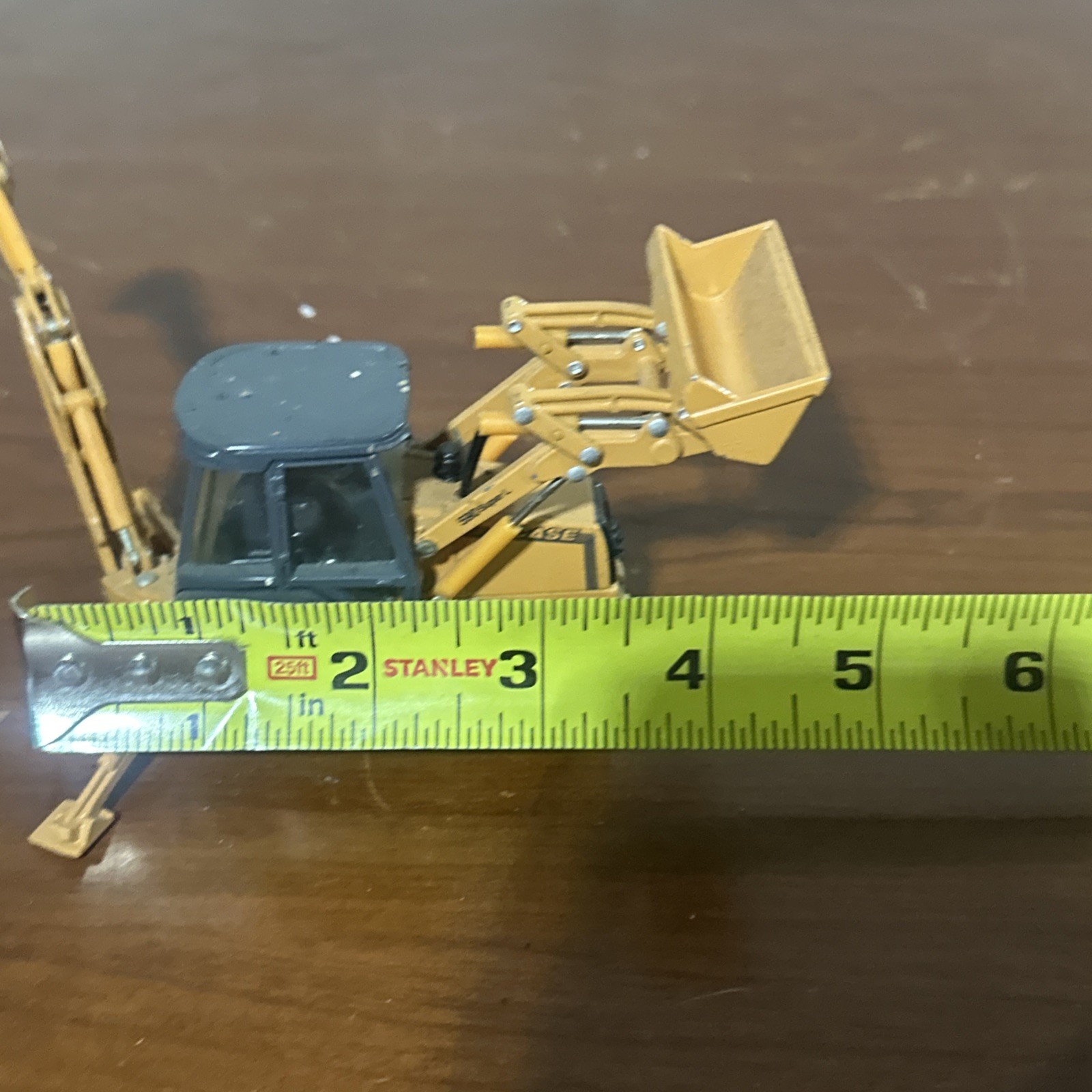 Ertl Case 590 Super L Loader Backhoe Series 2 1:50 Scale