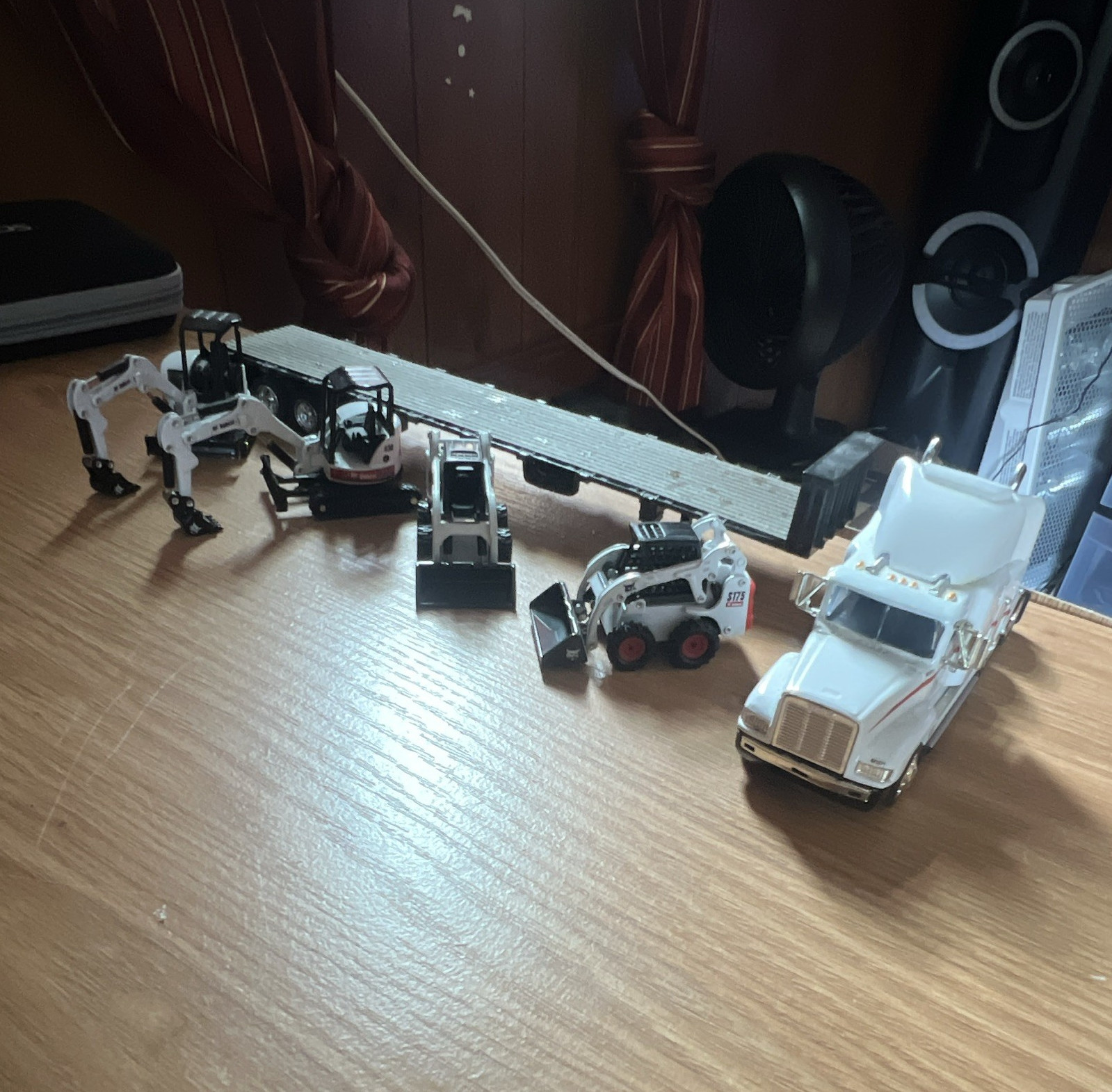 Bobcat ST15 1:50 Diecast Construction Lot w/ freight-liner Truck & Trailer