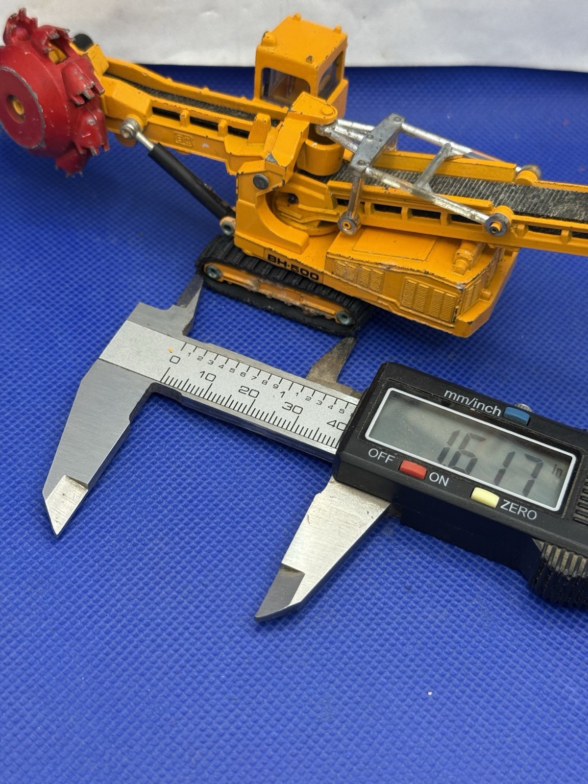 1 set of new tracks for Shinsei Mini Power Hitachi bucket wheel excavator
