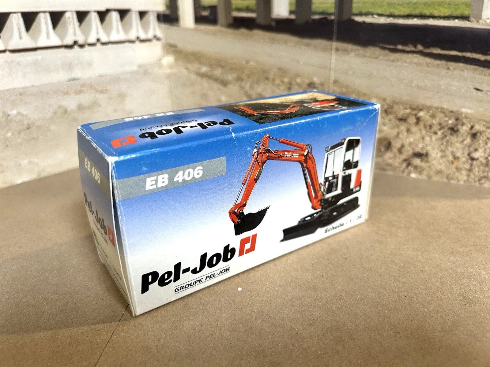 Pel Job 1/35 Scale CEF 329 EB 406 Mini-Excavator (Restyled with « Kubota » Decals)