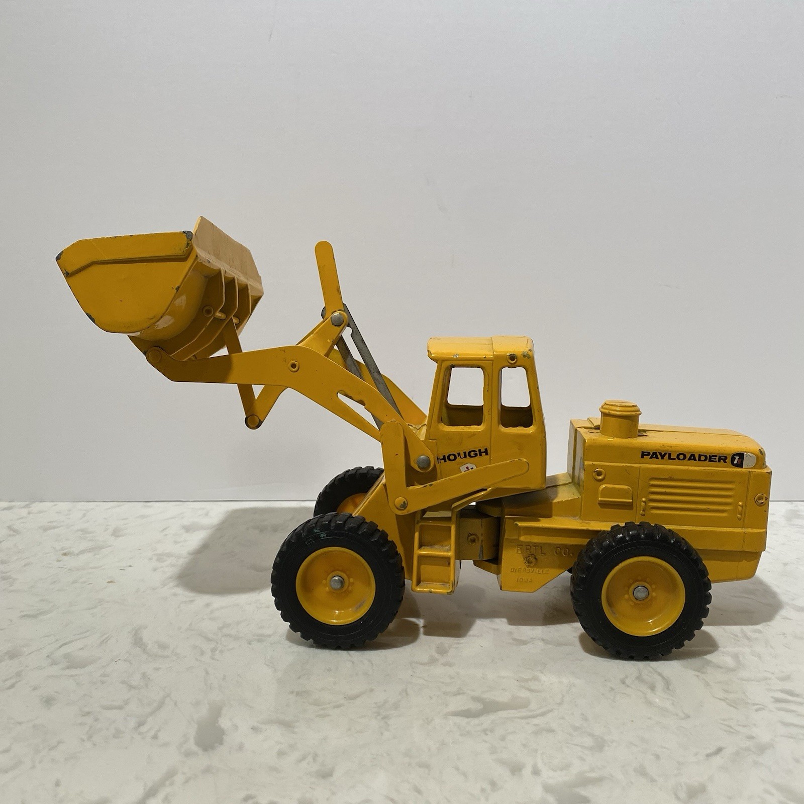 ERTL International Harvester IH Hough Payloader Articulated Bucket Loader