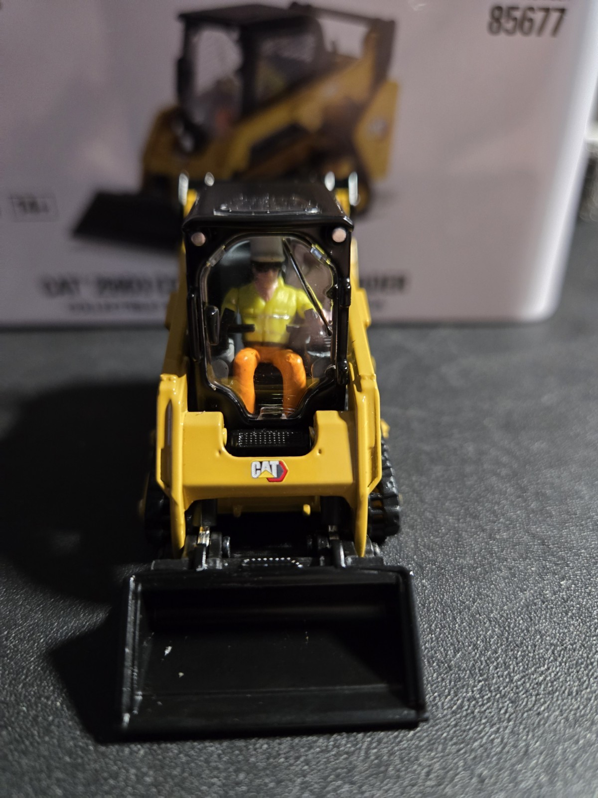 Diecast Masters 1/50 CAT 259D3 Compact Track Loader w/ accessories 85677