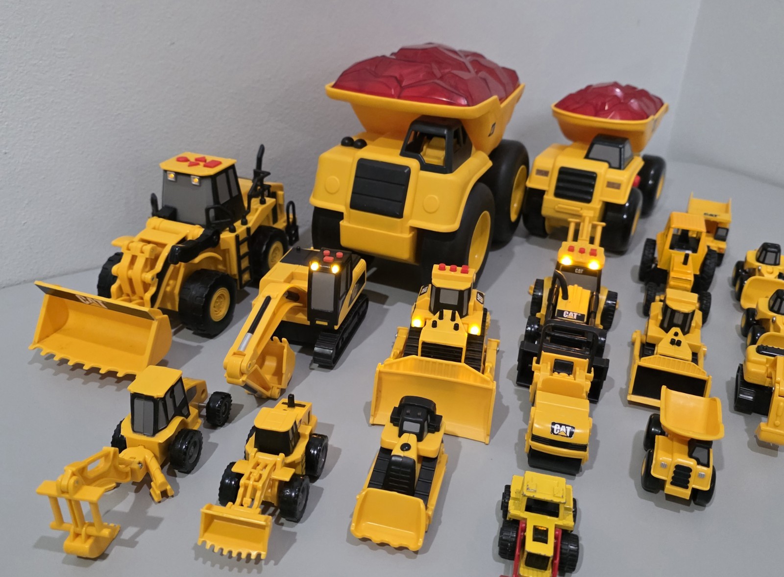 CAT Construction Toy Truck 22x Mixed Lot Push/ Battery Power TOY STATE VINTAGE*