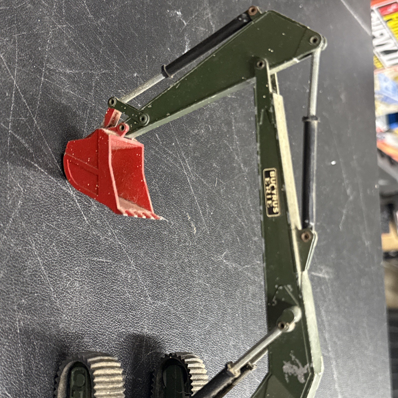 Bucyrus Erie 40-H Hydraulic Excavator Red Esco bucket 1/50 Diecast NZG# 139