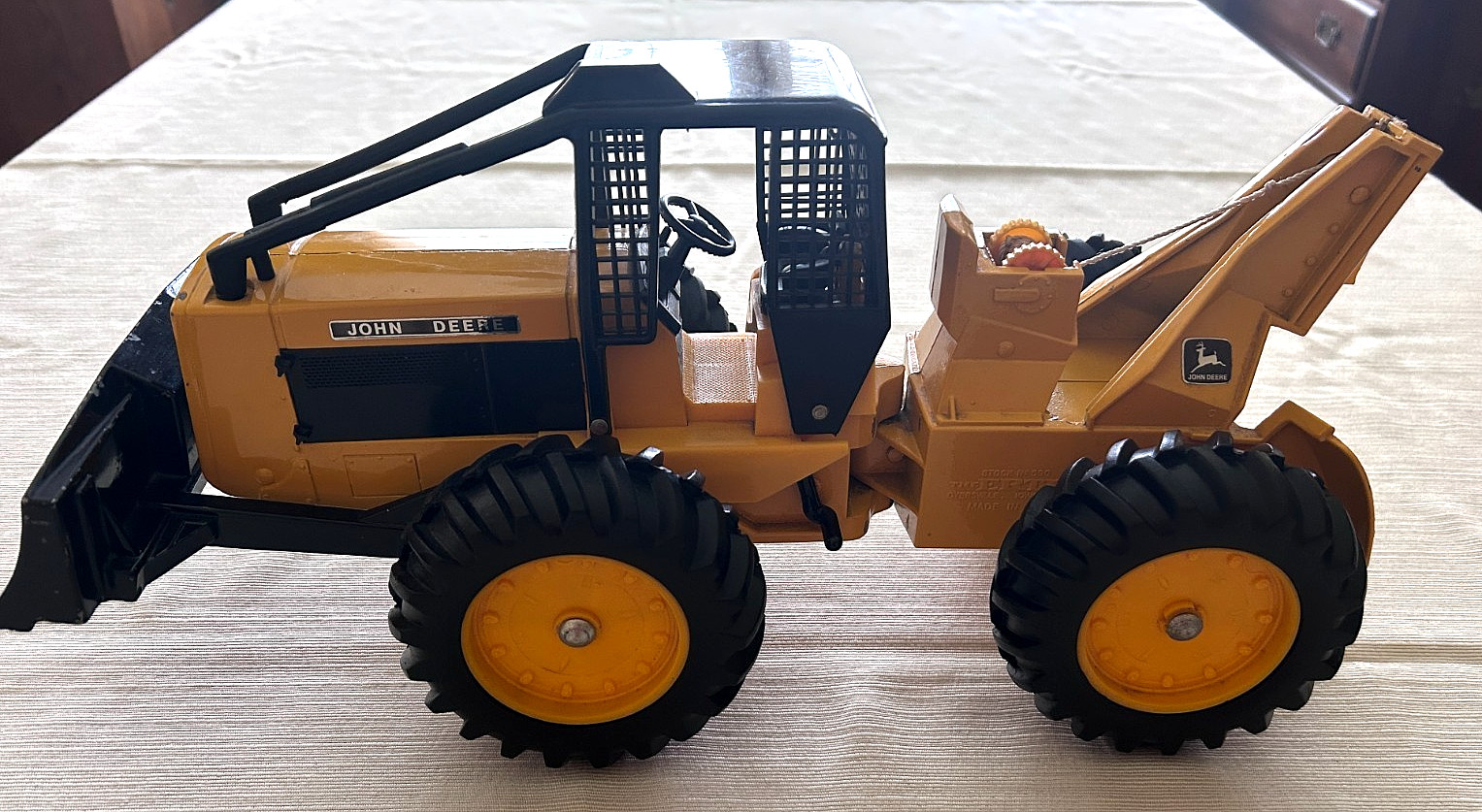 Vintage Ertl John Deere 740 Log Skidder 1/16 Diecast Stock 590