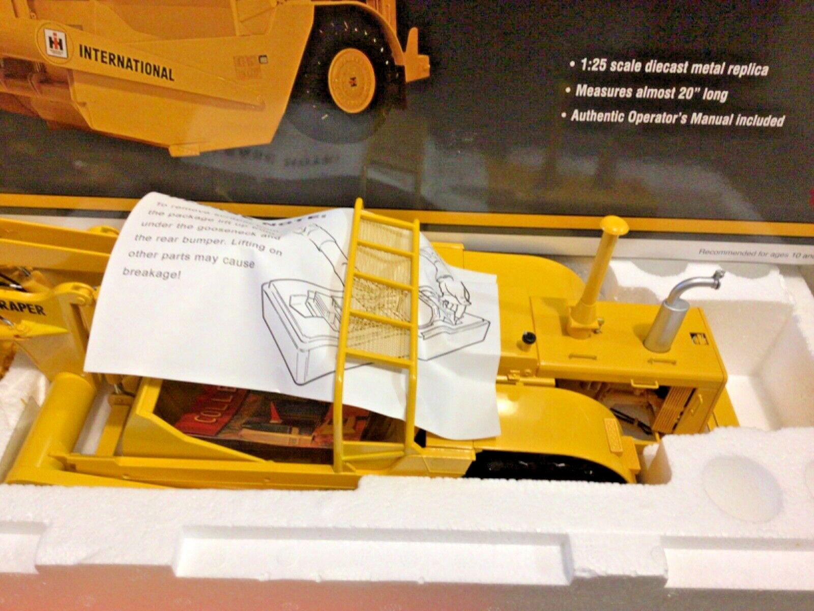 1:25 International Harvester 433 Dual Engine Pay Scraper First Gear NIB #70-0180
