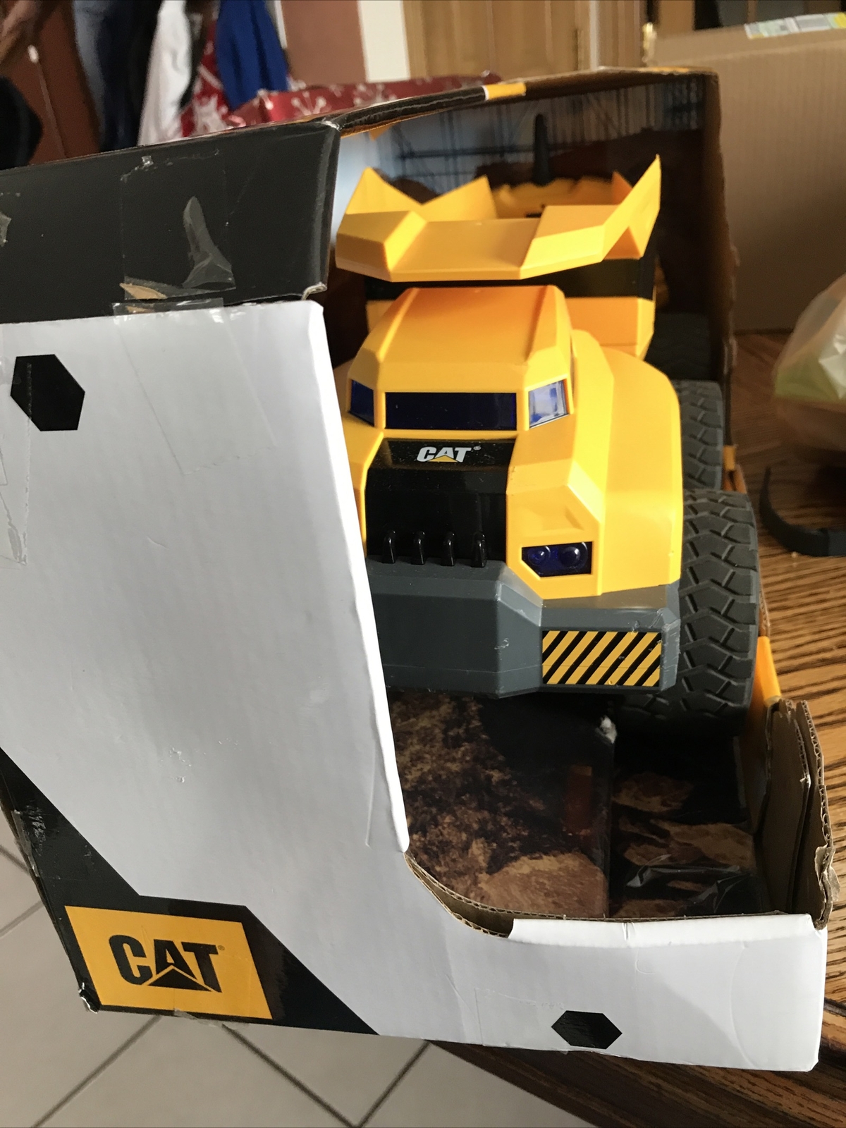 Cat Caterpillar Remote Control Dump truck Massive Mover Hottest RC Toy Gift