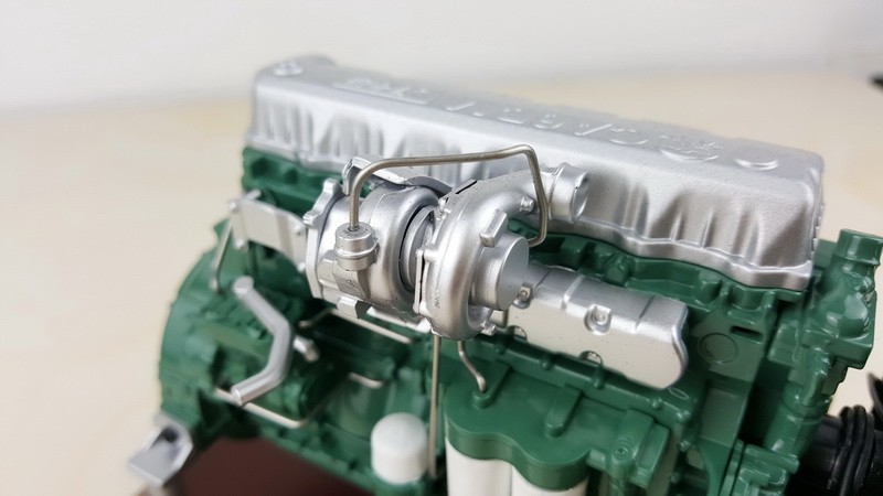 1:12 Wuxi Diesel CA6DM Engine Construct Machinery Equipment Diecast Model