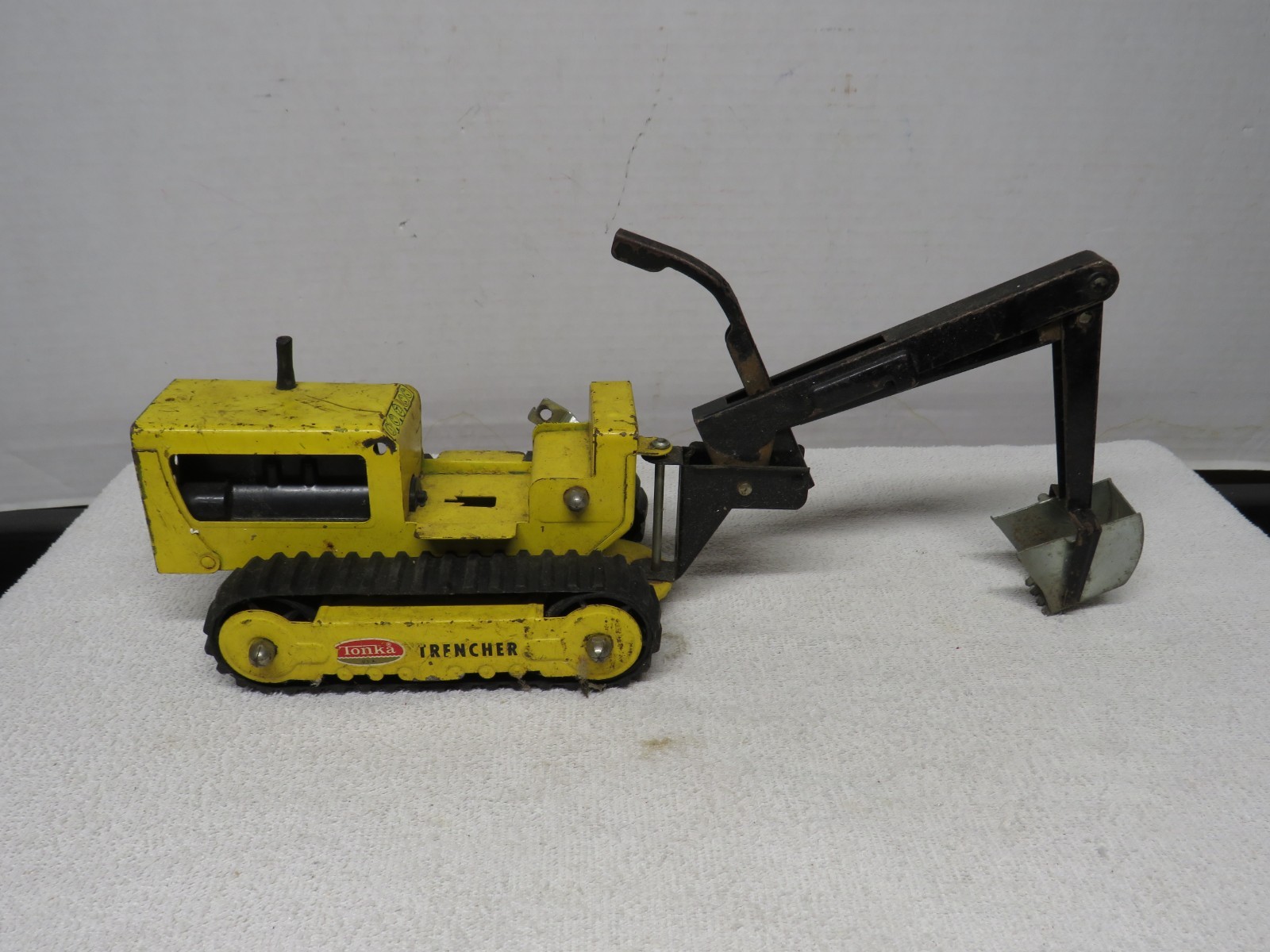 Vintage 1960&rsquo;s Pressed Steel Toy TONKA Trencher Backhoe/Bulldozer Blade Missing