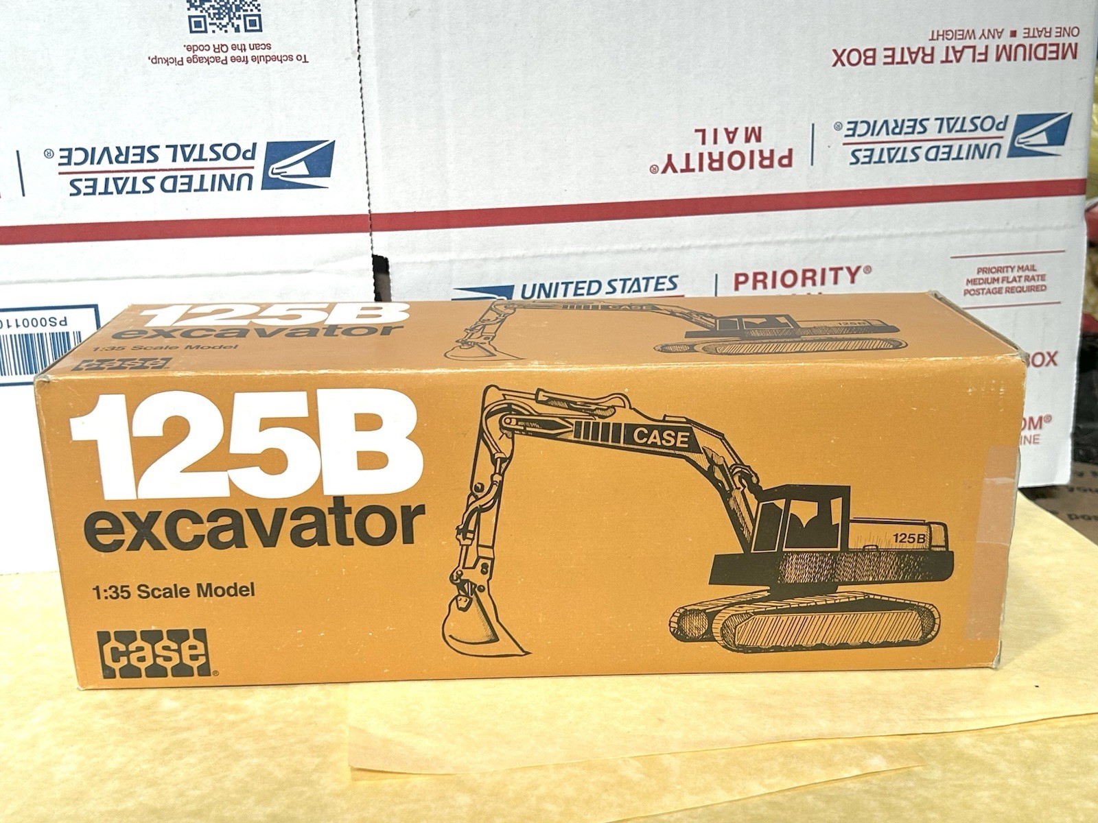 Conrad 1/35 Scale Case 125B Hydraulic Excavator w/Custom Hydraulic Thumb (Boxed)