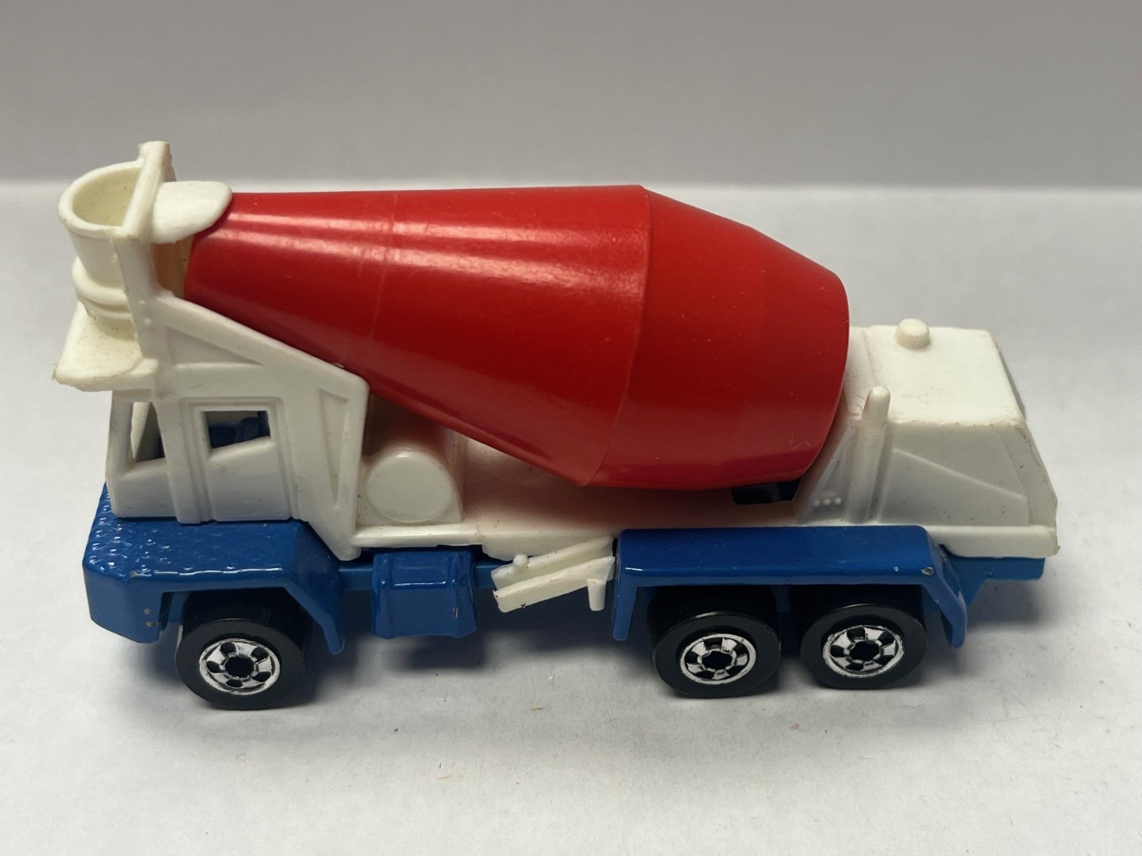 Hot Wheels Cement Mixer Truck Diecast Malaysia Blue White Red 1:64 L18