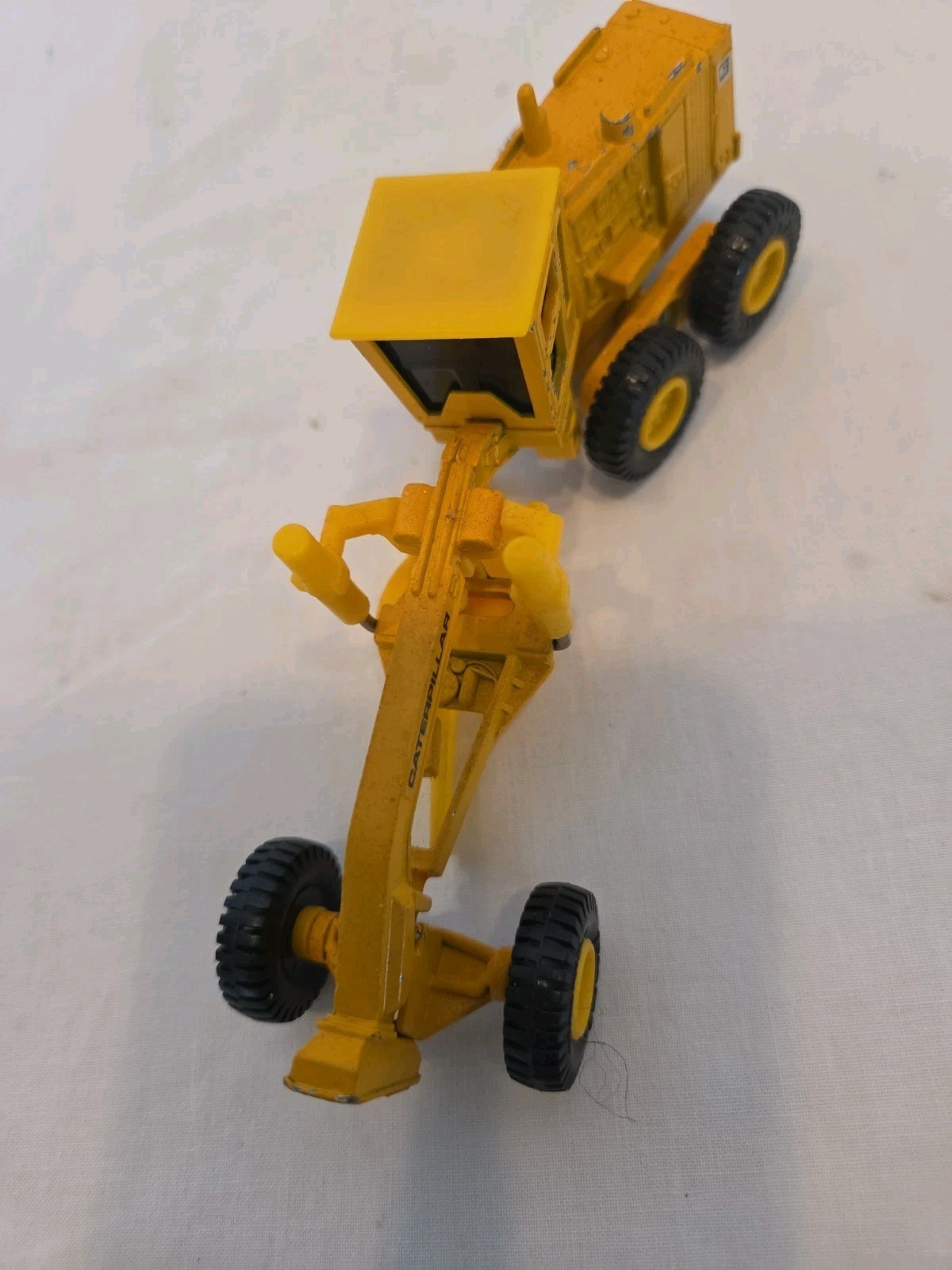 Vintage Ertl Mighty Movers Caterpillar Road Grader 6&Prime; Die-Cast Pre-owned