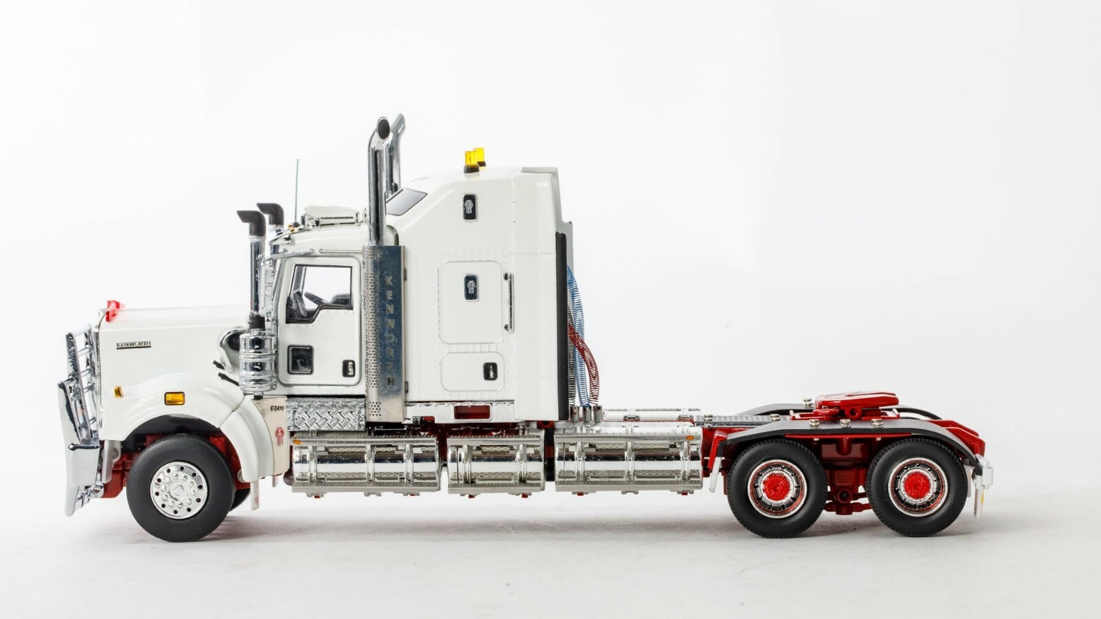 Kenworth C509 Prime Mover Truck – White/Red – Drake 1:50 Scale Model #Z01433 New