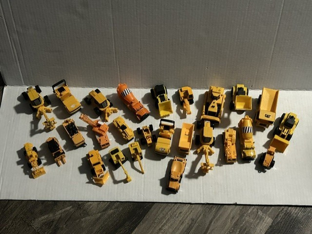 Lot of 25 CAT & Others Construction Dump Truck Loader Excavator Bulldozers Lifts