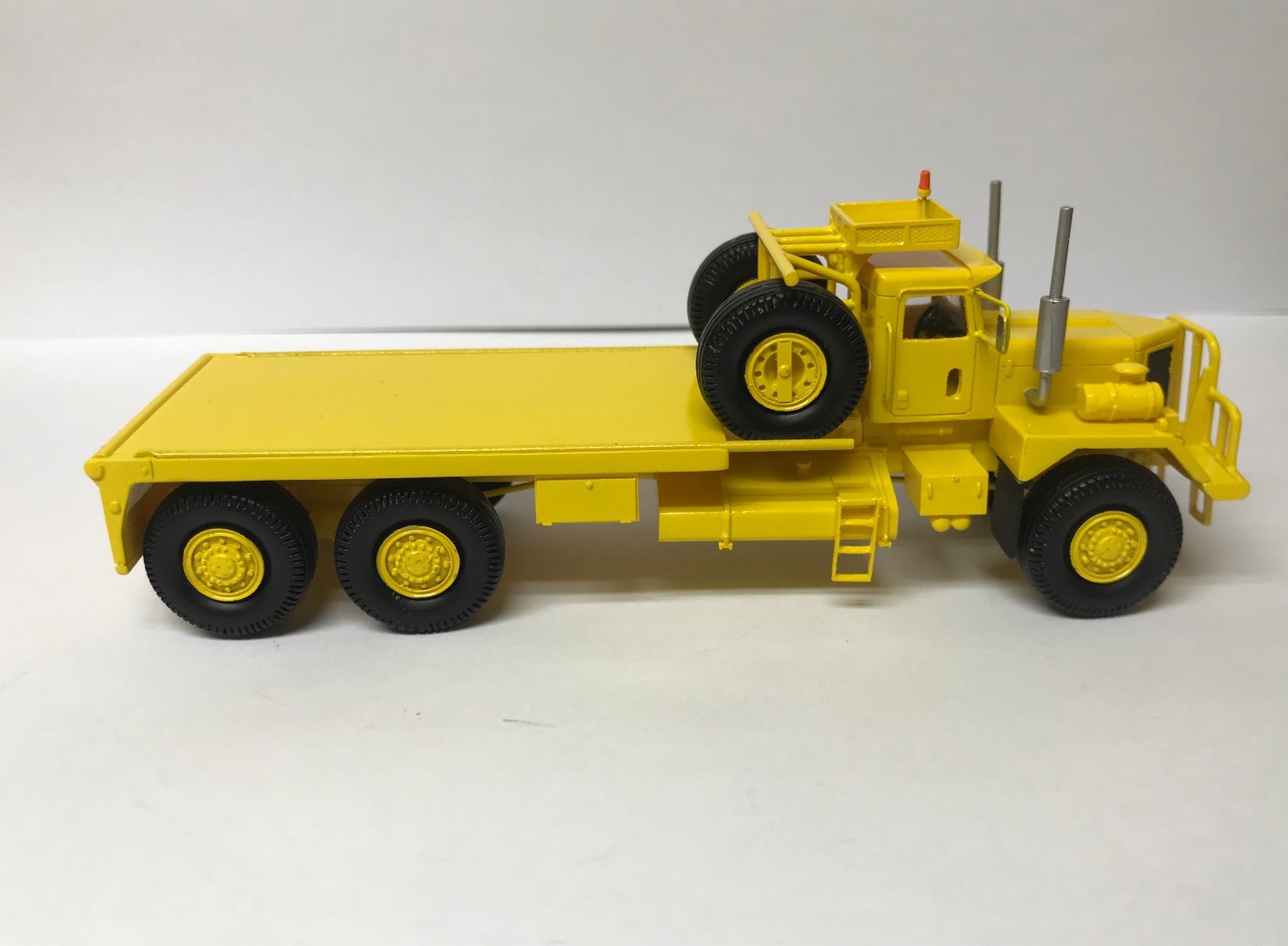 HO 1/87 Kenworth 953 Oilfield – Ready Made Resin Model – YELLOW