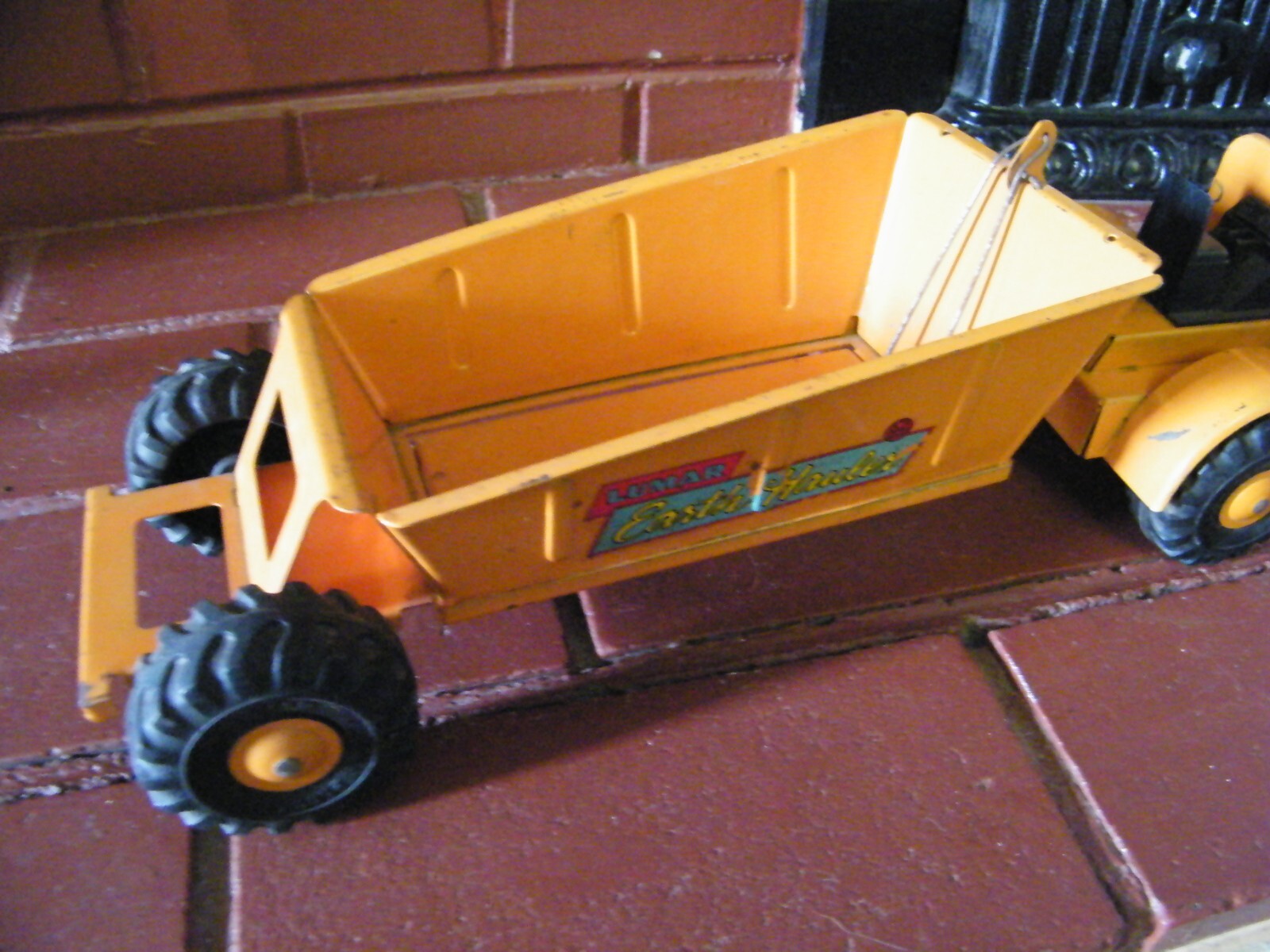 Vintage Marx Pressed Steel Lumar Contractor Earth Hauler MINTY