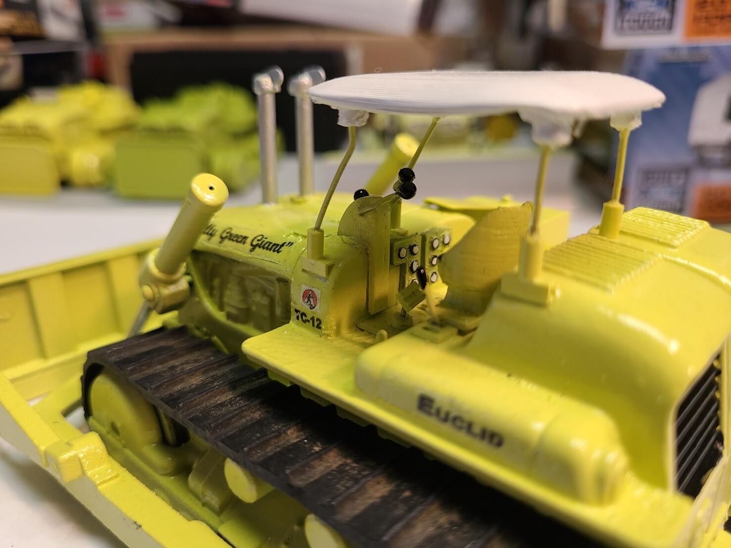 UNIQUE Custom Corgi EUCLID TC-12 Bulldozer in « EUCLID Hi-Lite Green » Colors
