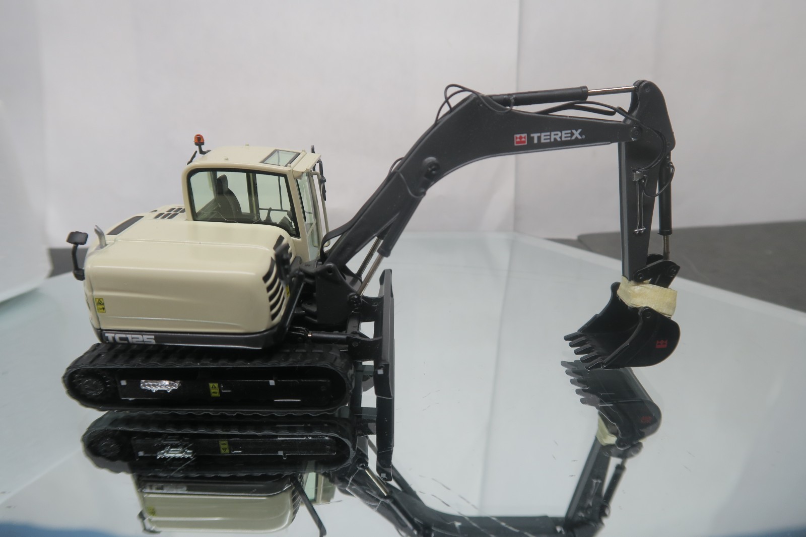 NZG 1/50 SCALE #902 TEREX TC 125 MIDI CRAWLER EXCAVATOR UNUSED IN NICE BOX!