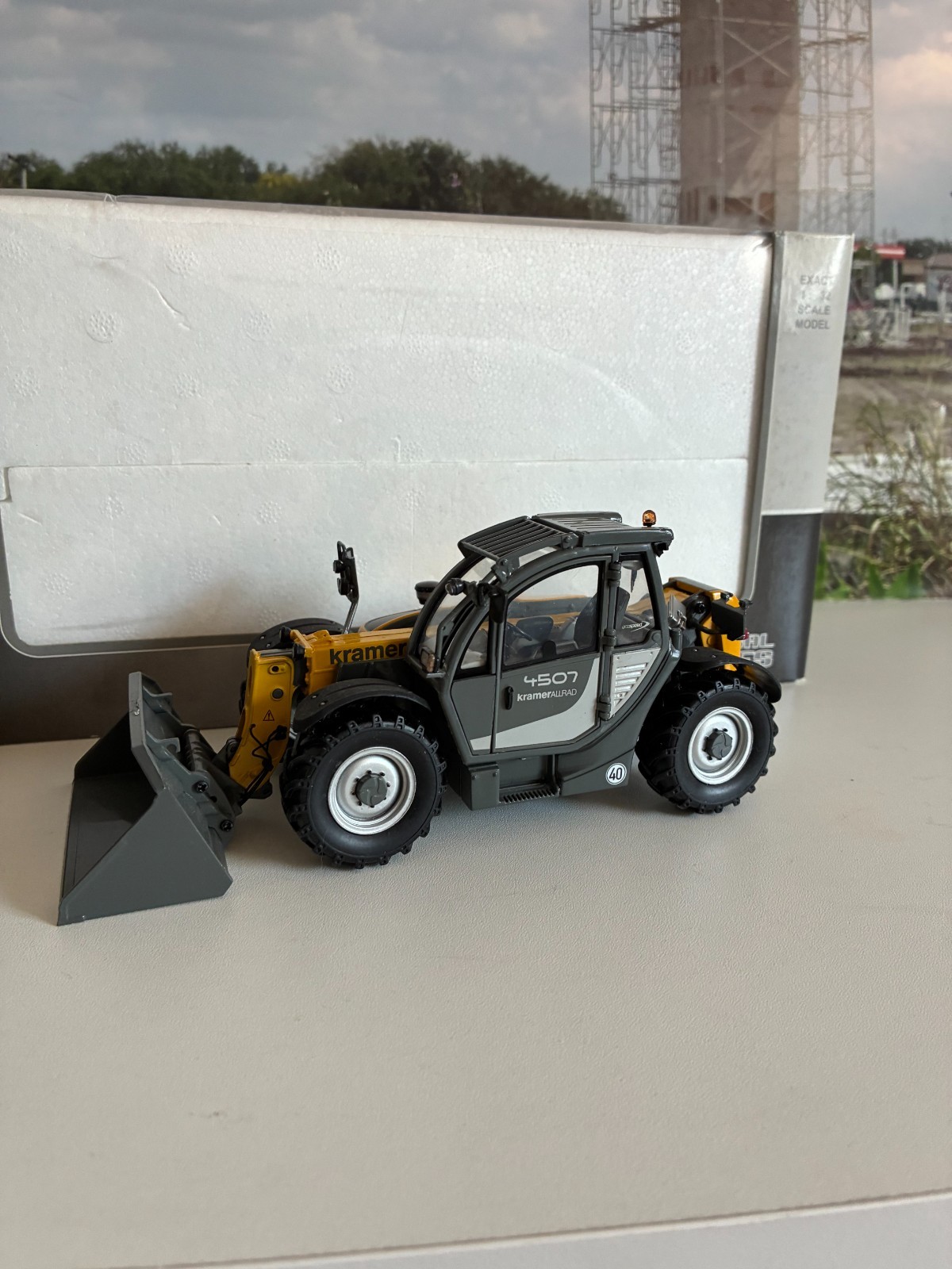 1/32 Kramer Allrad model 4507 Telehandler