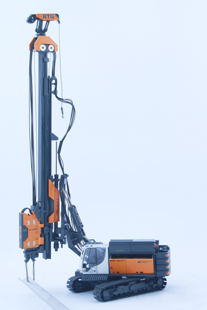1:50 BYMO RTG RG21T Pile Drive with Hydraulic Vibrator Machine Diecast Model