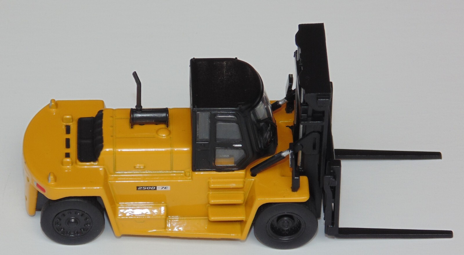 HYUNDAI 250D-7E MAQUINARIA PARA CONSTRUCCION 1:87 DIECAST COLOMBIA