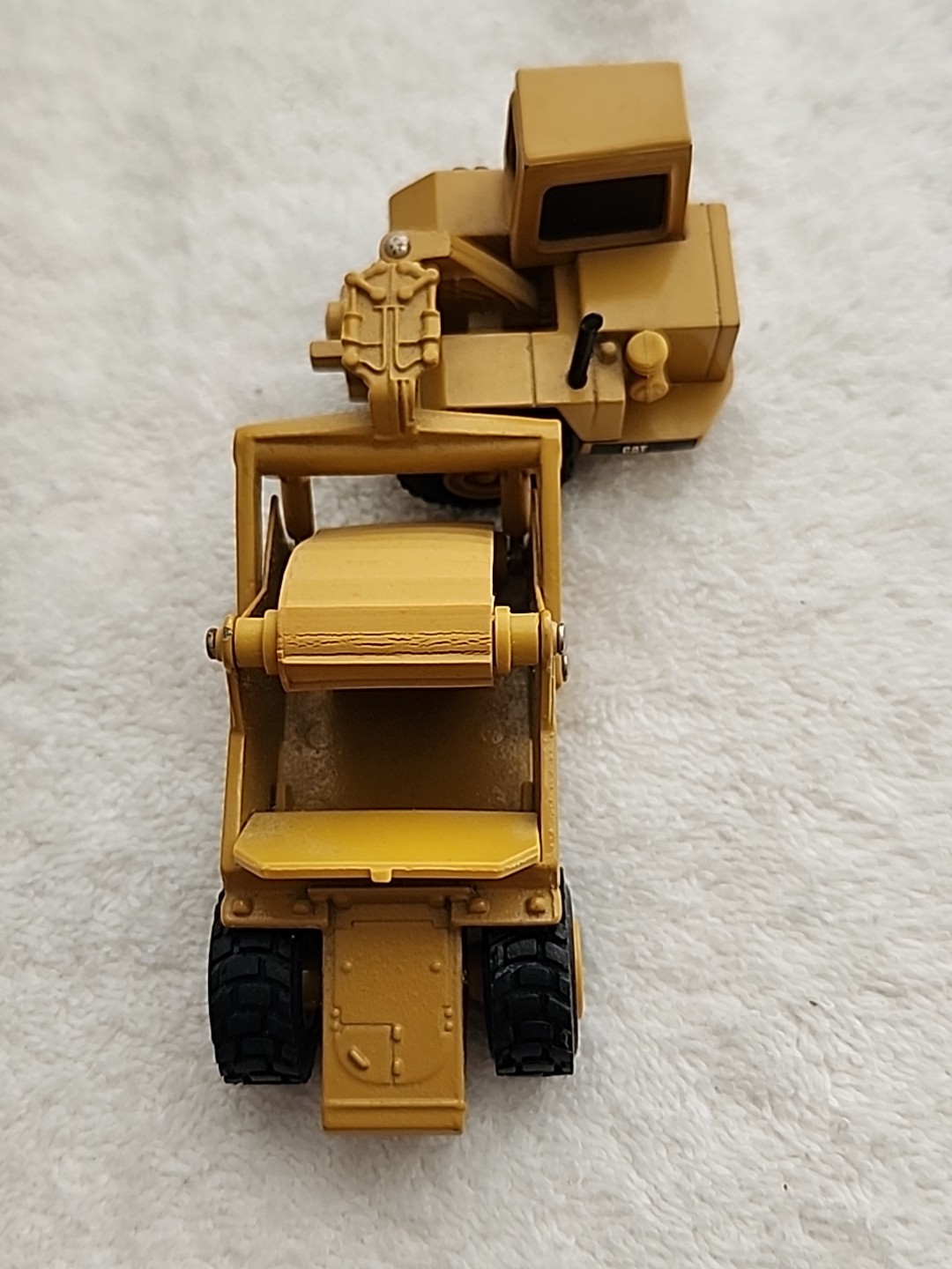 Caterpillar Cat 613G Elevating Scraper – 1:50 Scale Model #2777GX