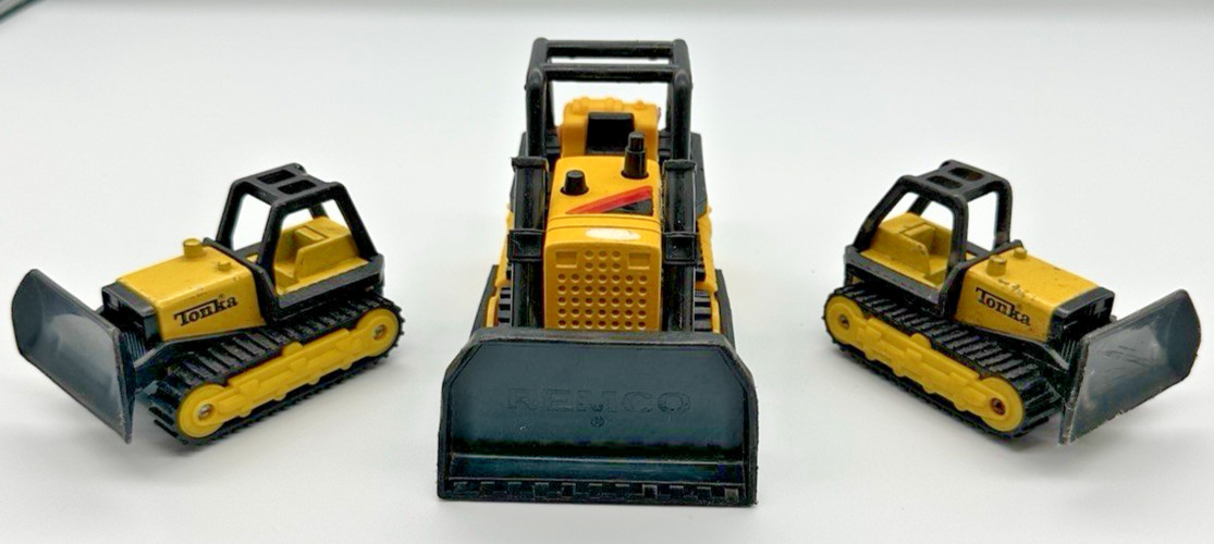 3 Vintage Diecast/Plastic Toy Bulldozers: 2 &rsquo;94 Tonka 1:64 and 1 Remco &rsquo;88 5&Prime;