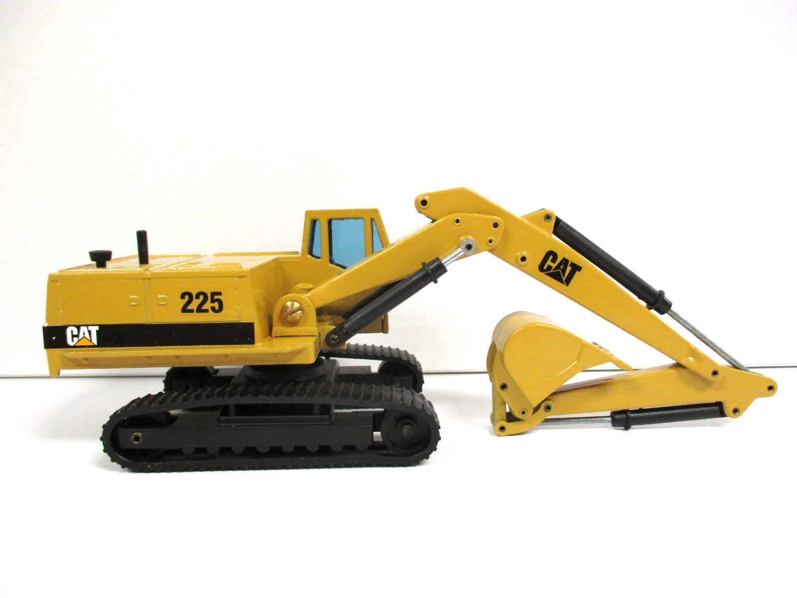 JOAL – CATERPILLAR / CAT 225 HYDRAULIC EXCAVATOR – 1/50 DIECAST