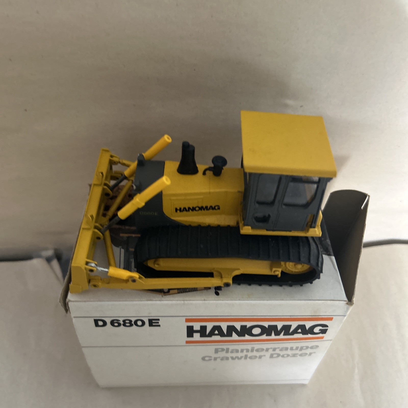 Hanomag D680E Dozer – Conrad 1:50 Scale Diecast Model #2853 box 9