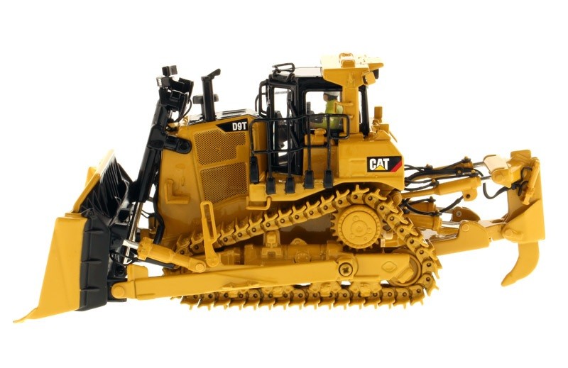 DIECAST MASTERS,Bull CATERPILLAR D9T with driver and metal box, 1/50, DCM85944
