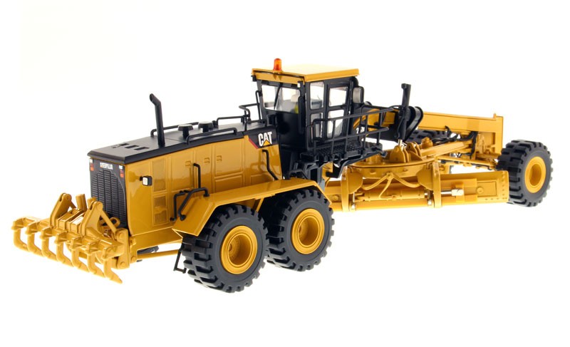 DIECAST MASTERS,CATERPILLAR 24M motor grader with operator, 1/50, DCM85264