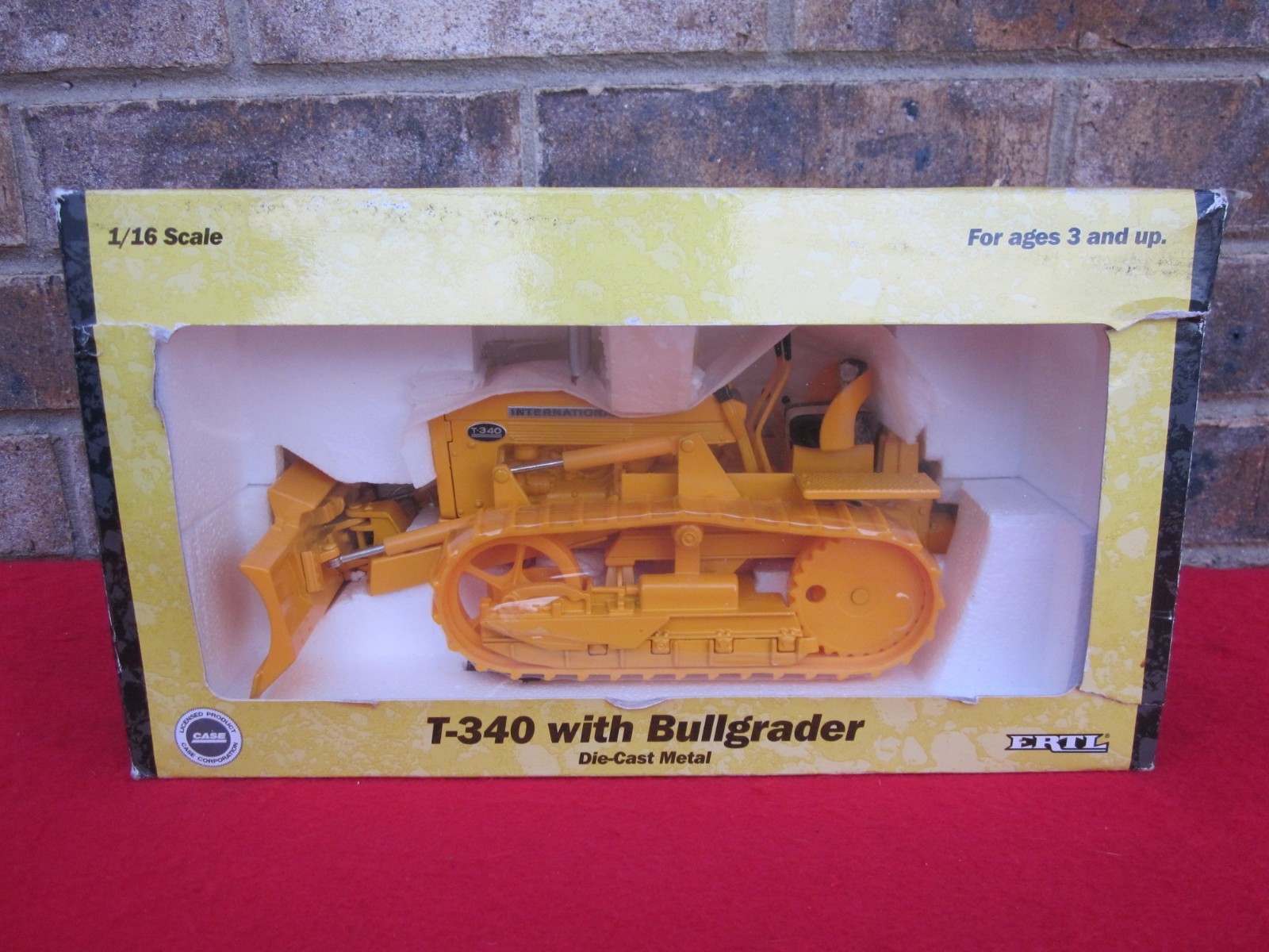 Vintage 199 ERTL 1:16 Scale International T-340 Crawler w/Bullgrader, #4380 NIB