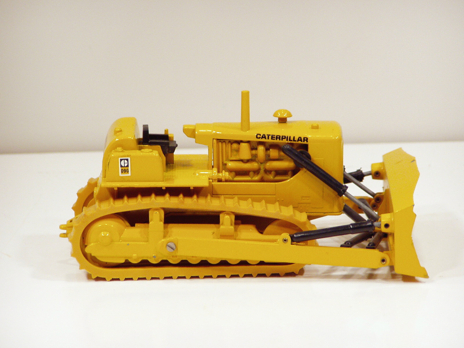 Caterpillar D9G Dozer w/ Ripper & Drawbar – 1/50 – Gescha #287 – N.MIB