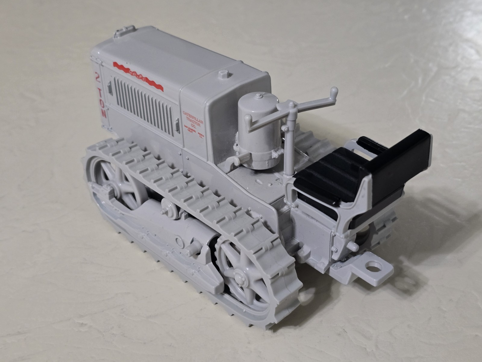 ERTL Caterpillar 2-Ton Track-Type Tractor 1:16 Scale Die Cast 2438: Original Box