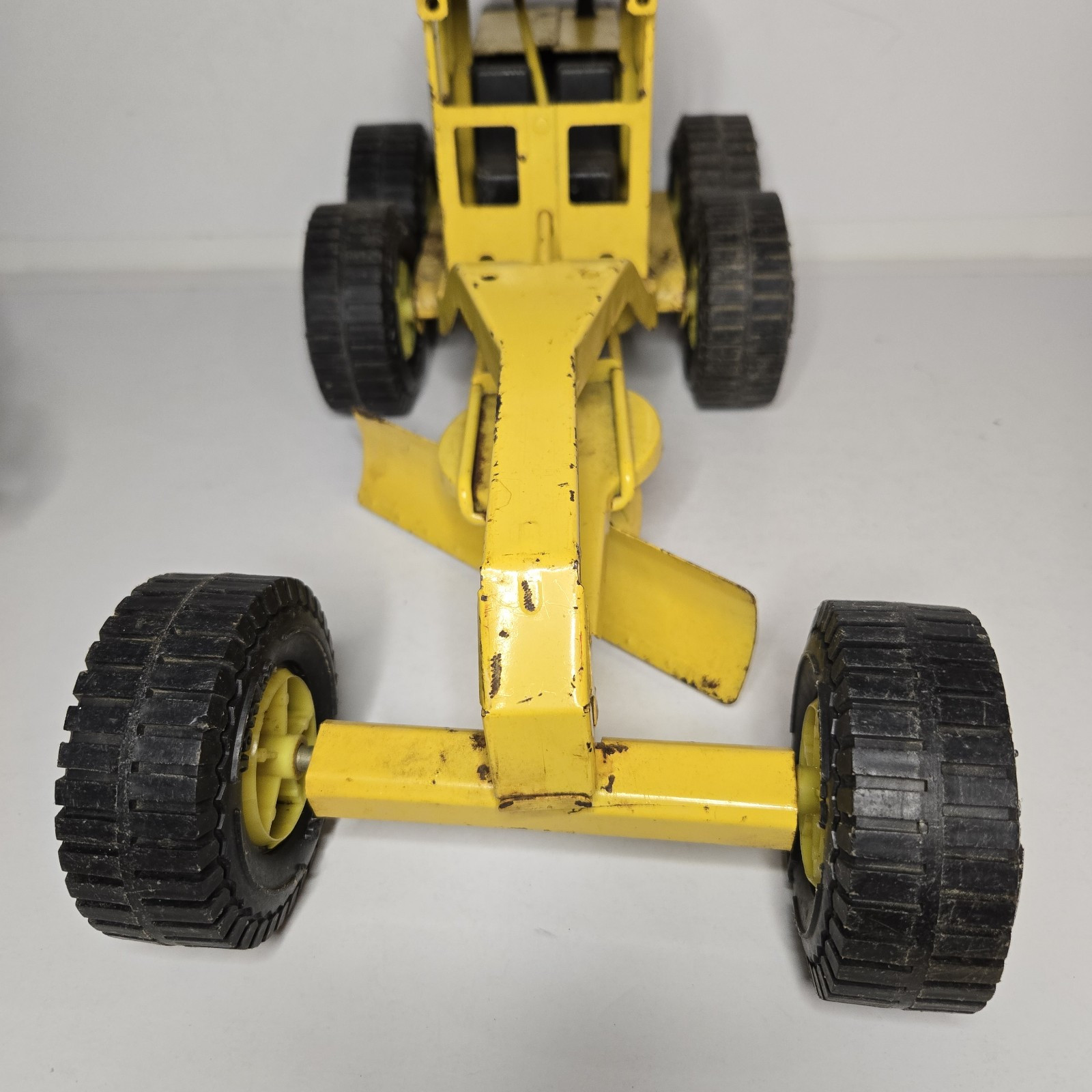 Tonka Roader Grader 1969/70 USED Condition 17 Inches Long Real Rubber Tires