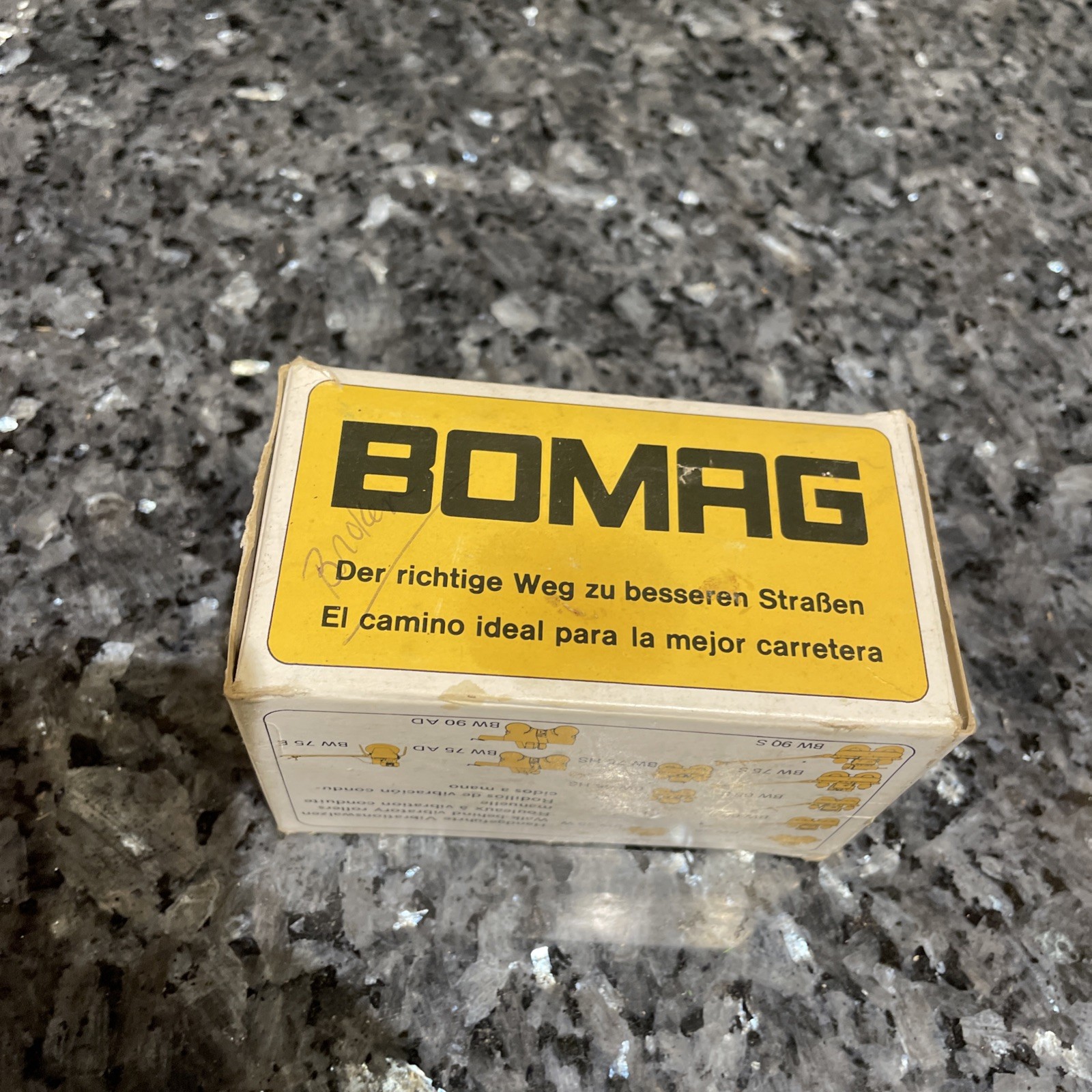 NZG Bomag BW 90 S Double Drum Roller 1:20 Scale Die Cast Read
