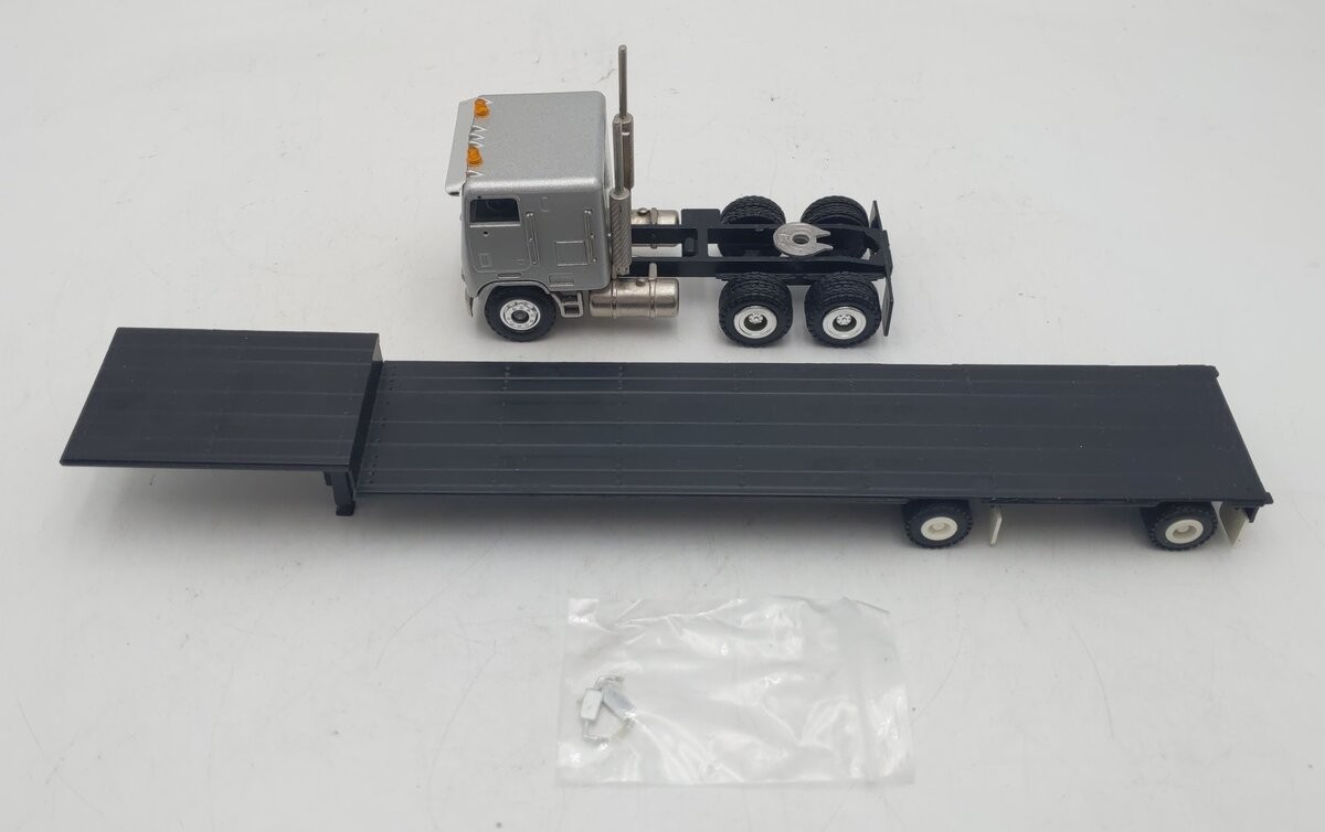 Conrad 1:50 Die-Cast Freightliner Cabover Truck w/ Step Deck Trailer EX