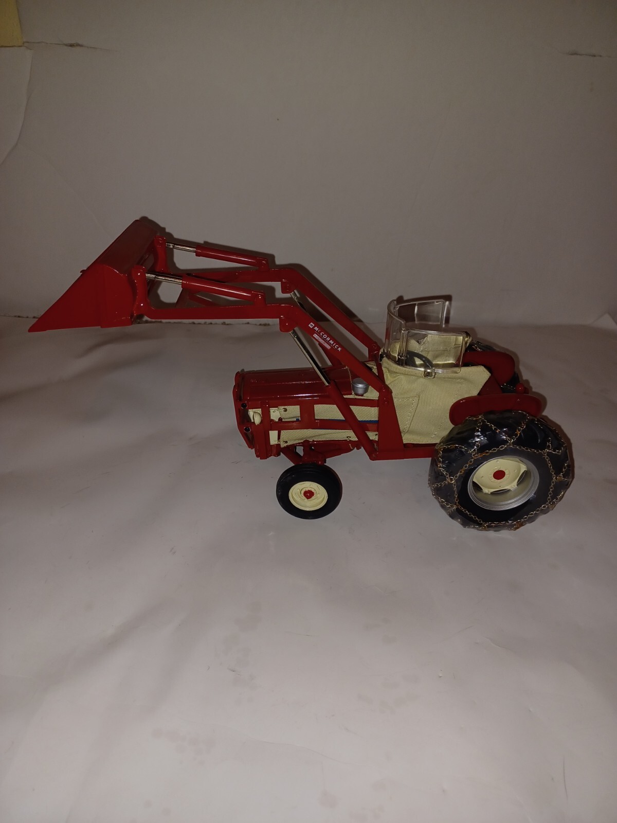 1/16th Scale International 460 With Loader 2009 Red Power Round Up