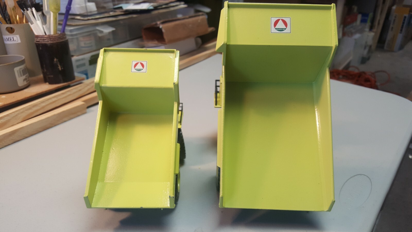 2 x EUCLID Dump Trucks R-85B / R-35 authentic 1955 « Hi Lite Green » Paint!!!