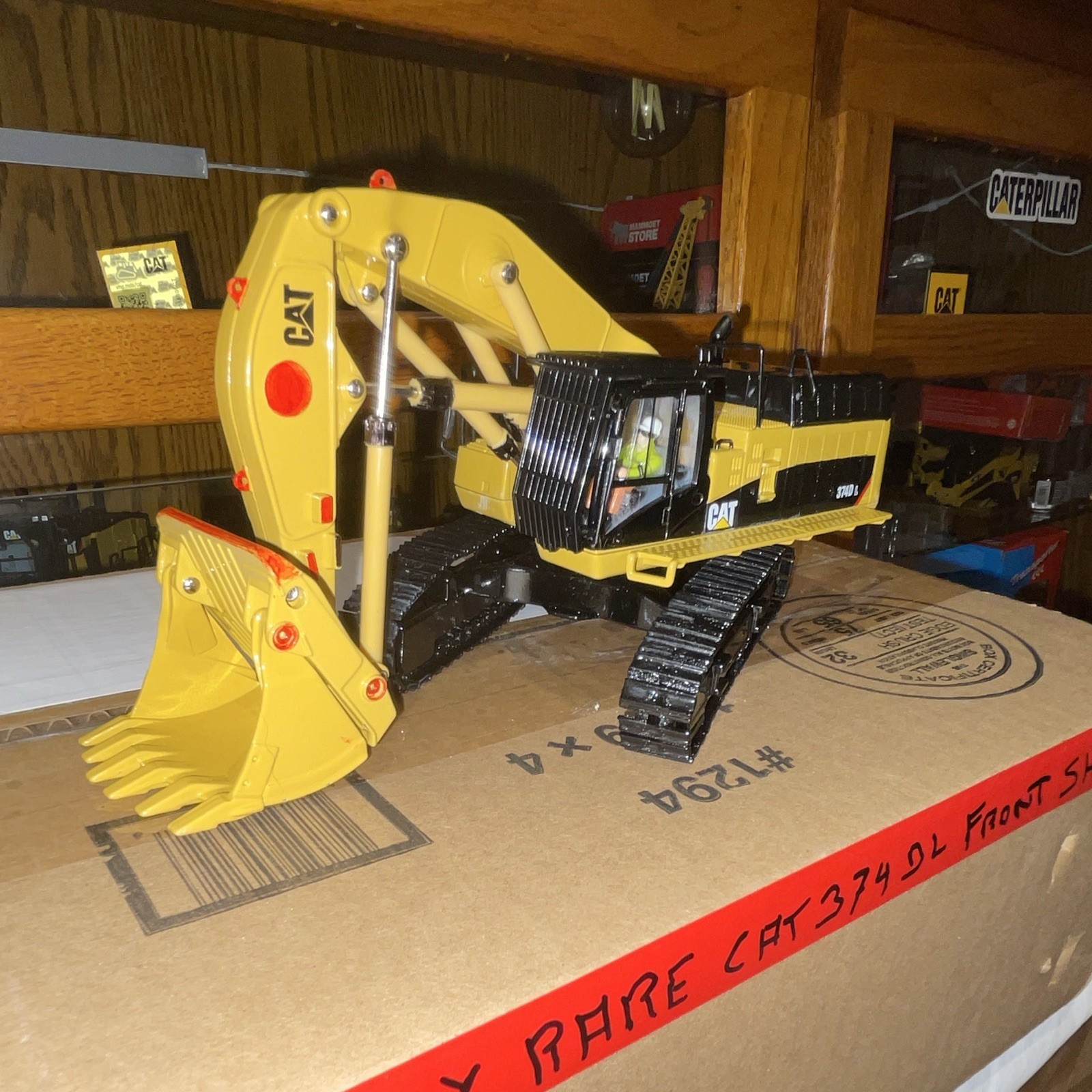 CAT 374D L Excavator Diecast Construction Equipment Model Yellow Black