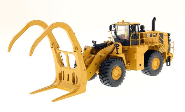 DIECAST MASTERS – CATERPILLAR 988K Wood Loader on Tires with c…