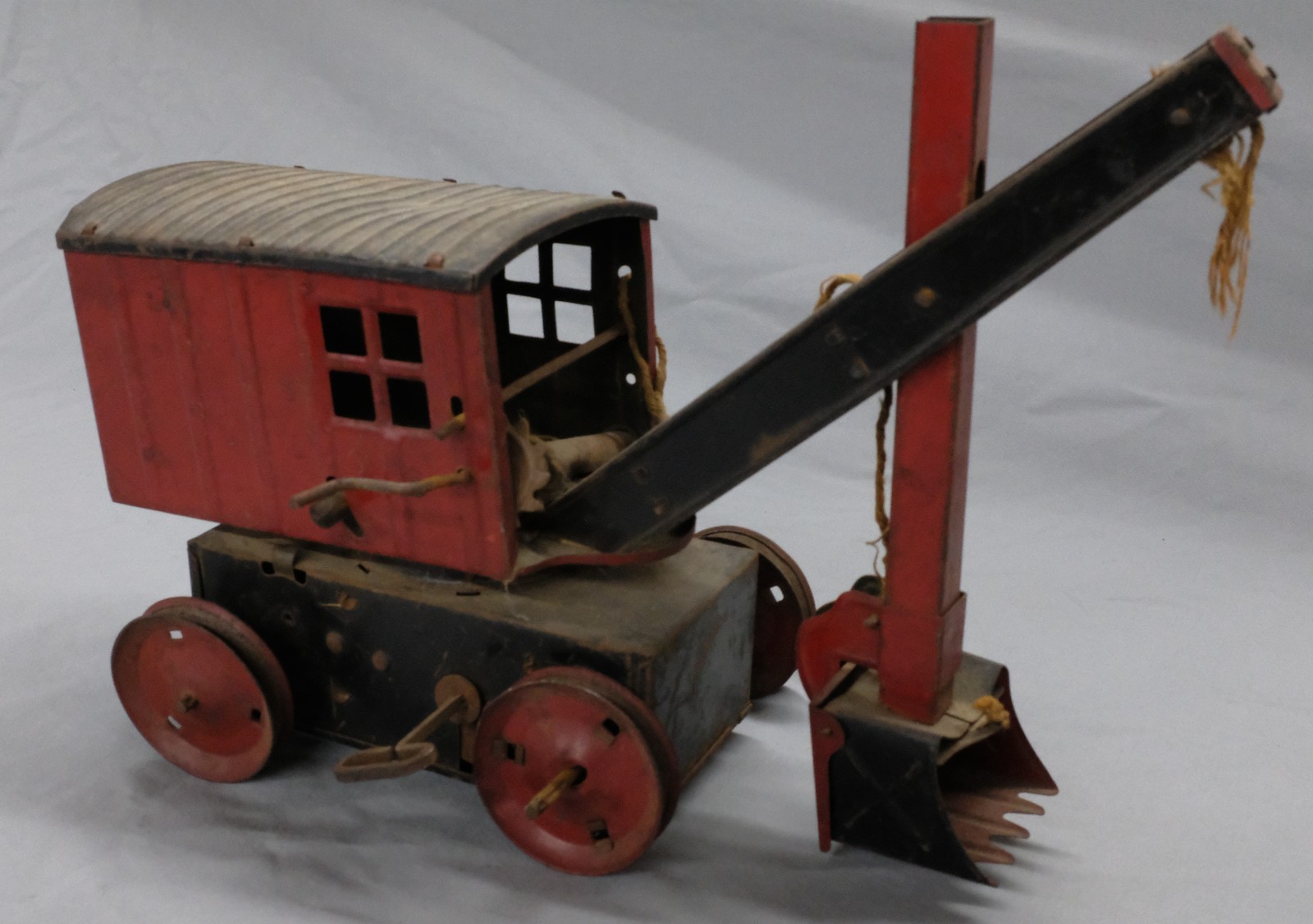 Vintage Louis Marx Wind Up Toy Steam Shuffle Digger Patent 1334539
