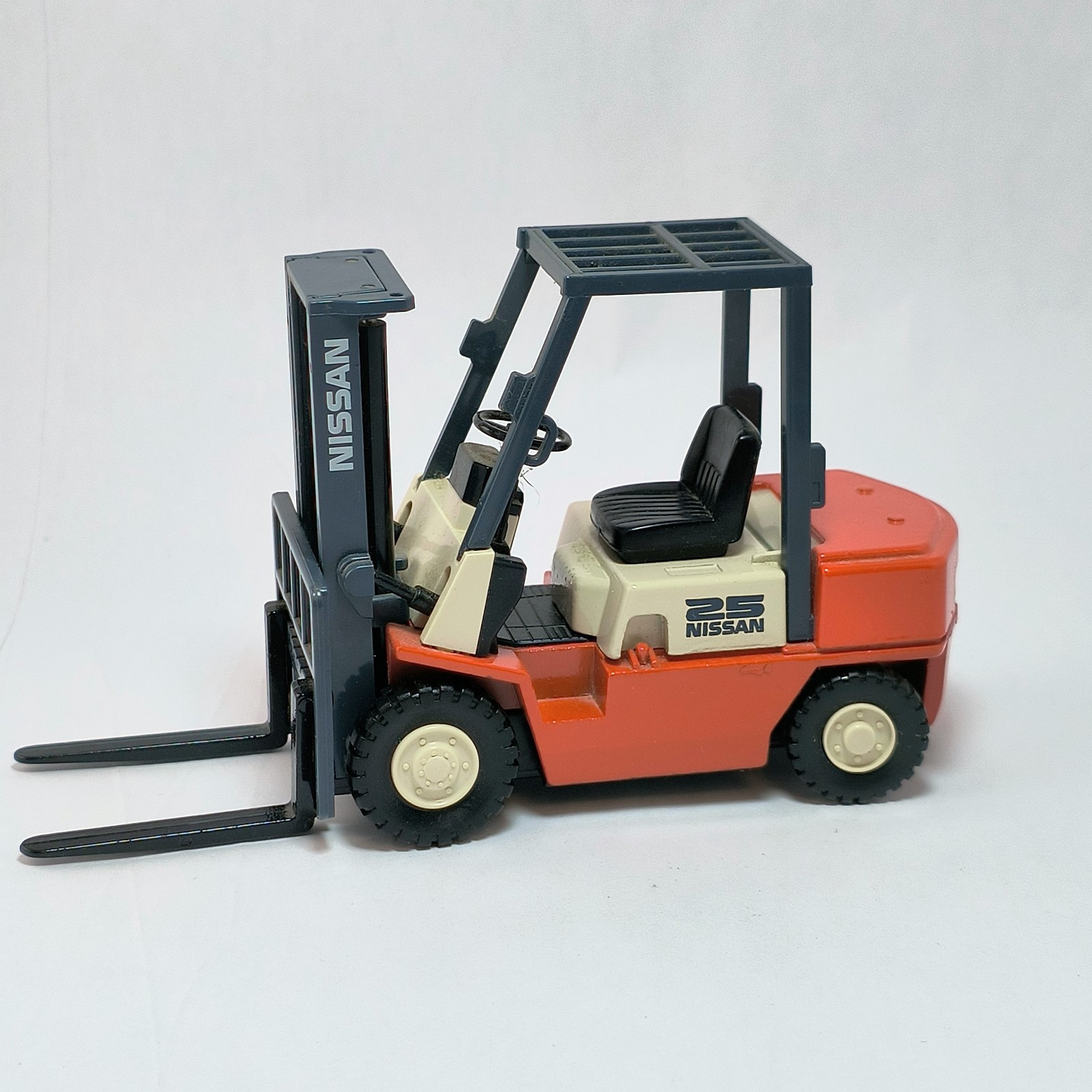 1:24 Diecast Nissan Forklift