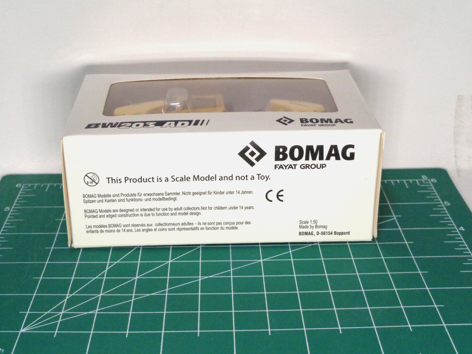 1/50 Diecast BOMAG BW 203 AD Vibratory Asphalt Compactor Road Roller.